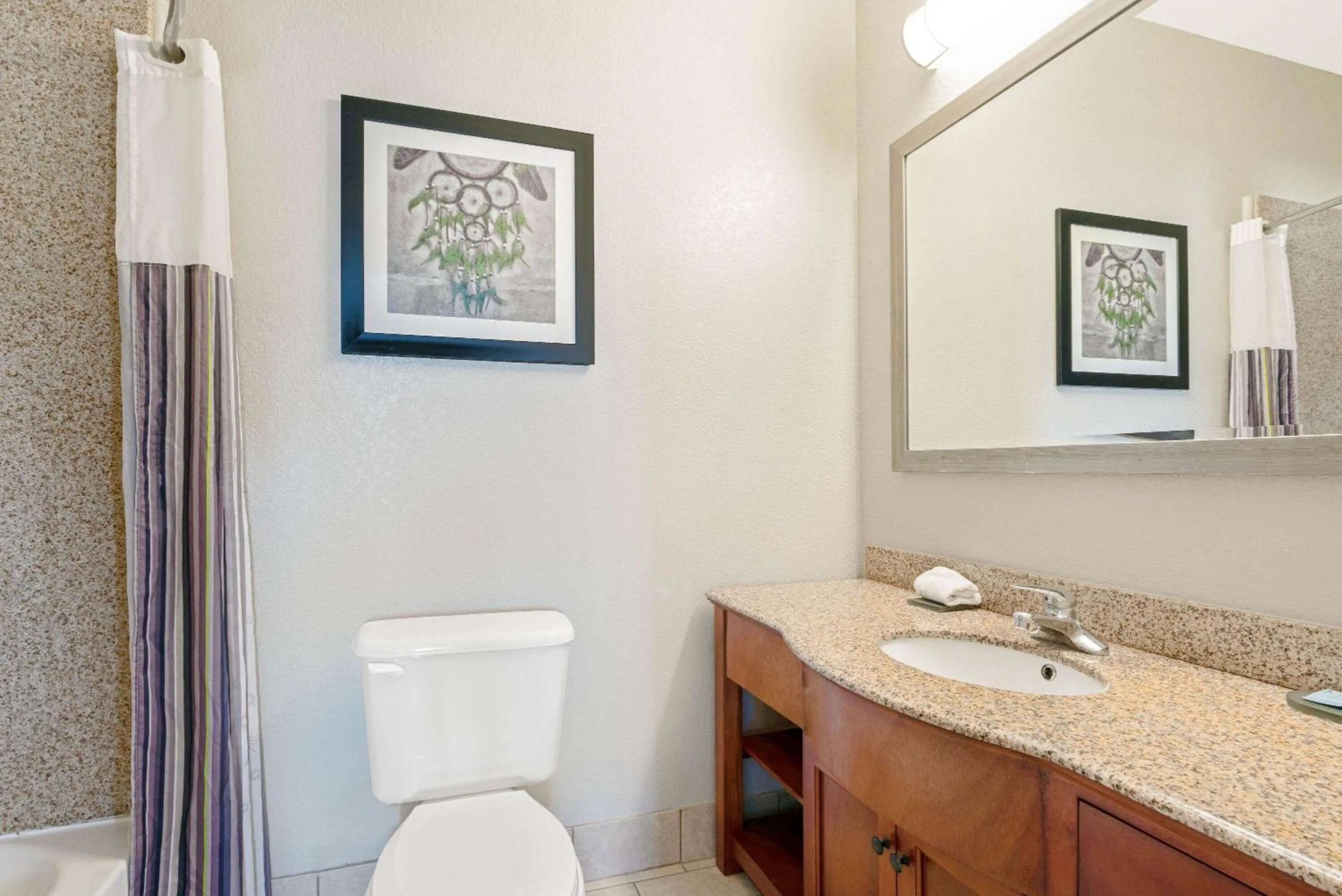 TV and multimedia in La Quinta by Wyndham Ada