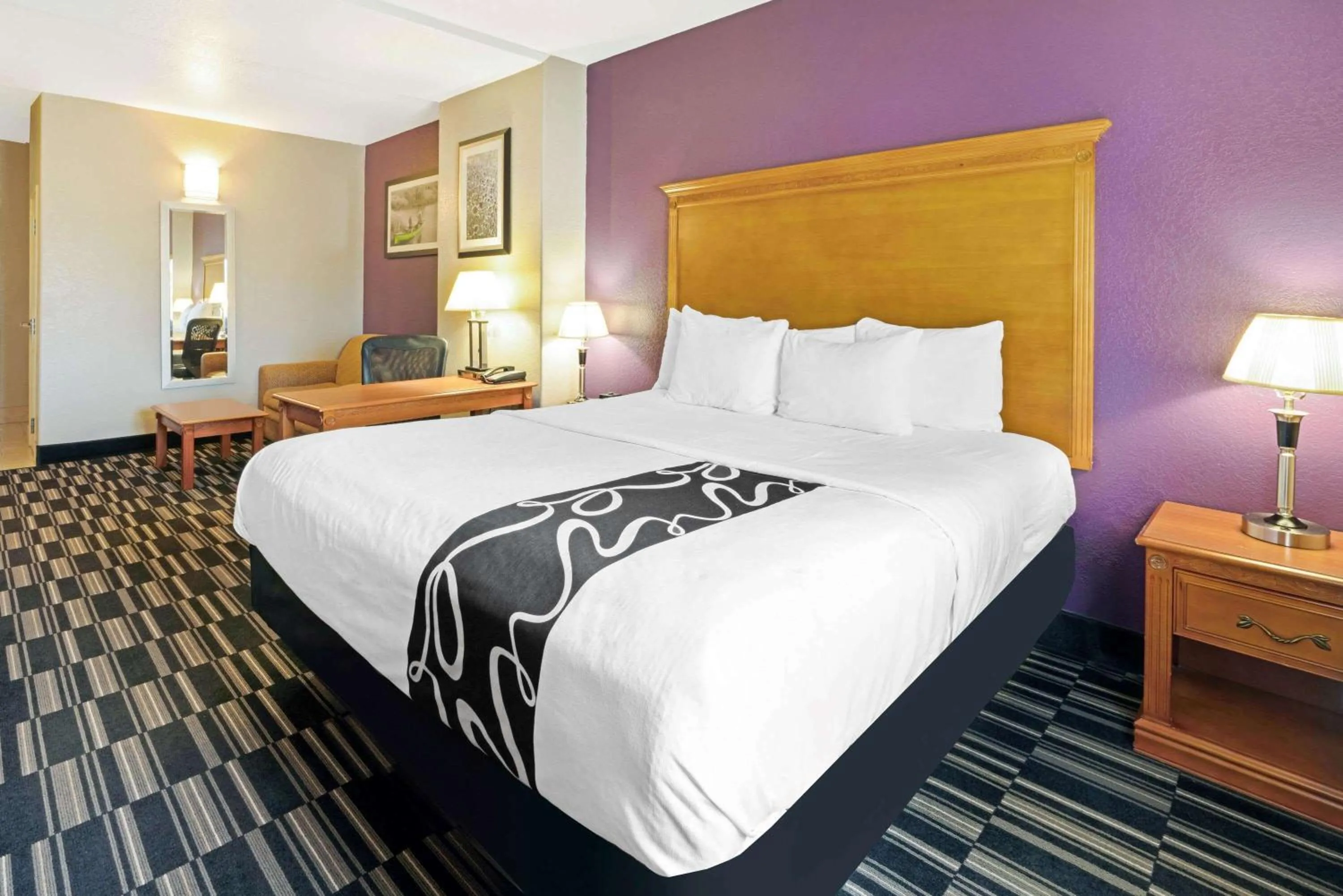 Photo of the whole room, Bed in La Quinta by Wyndham Ada