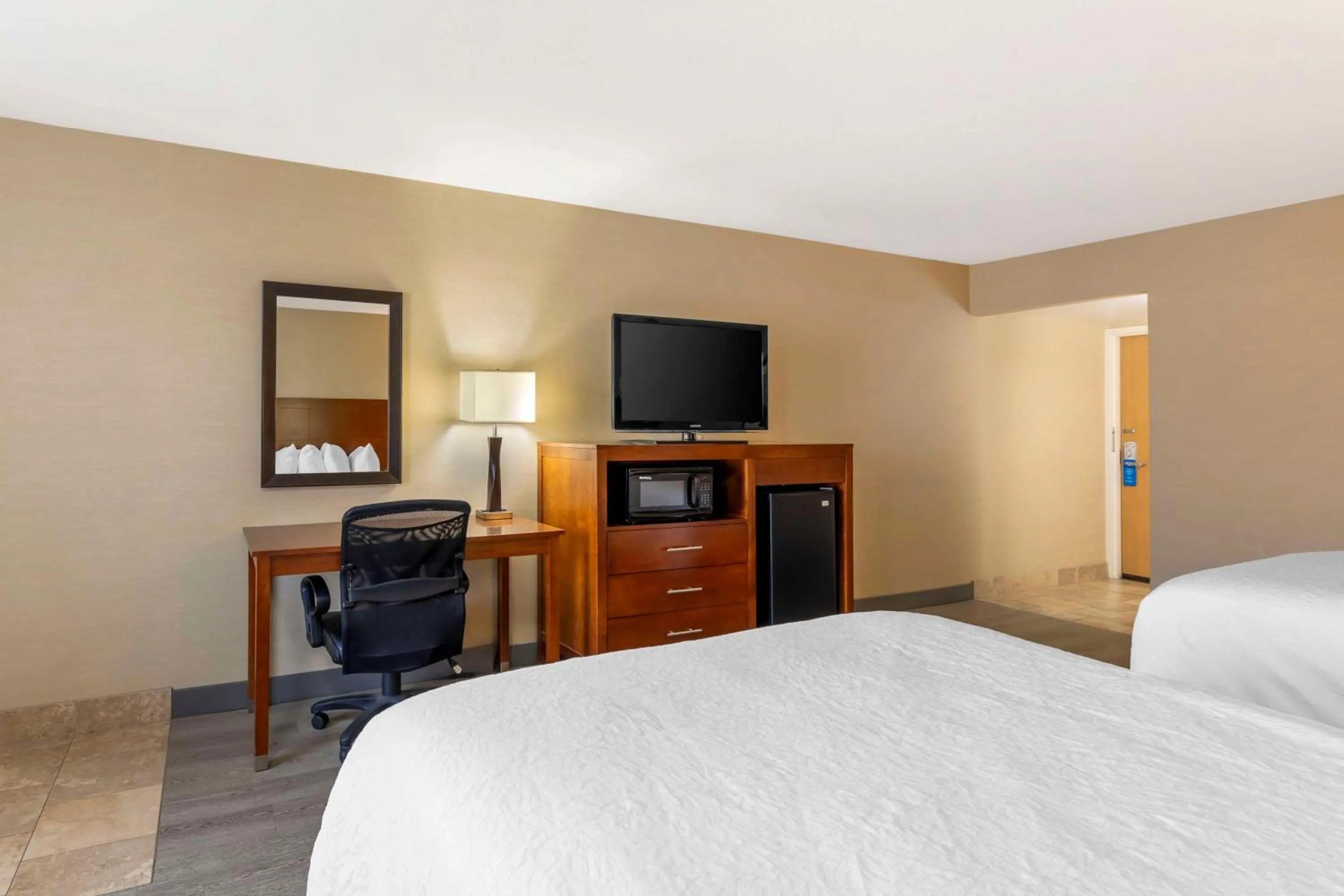 Bedroom, Bed in Best Western Cotton Tree Inn