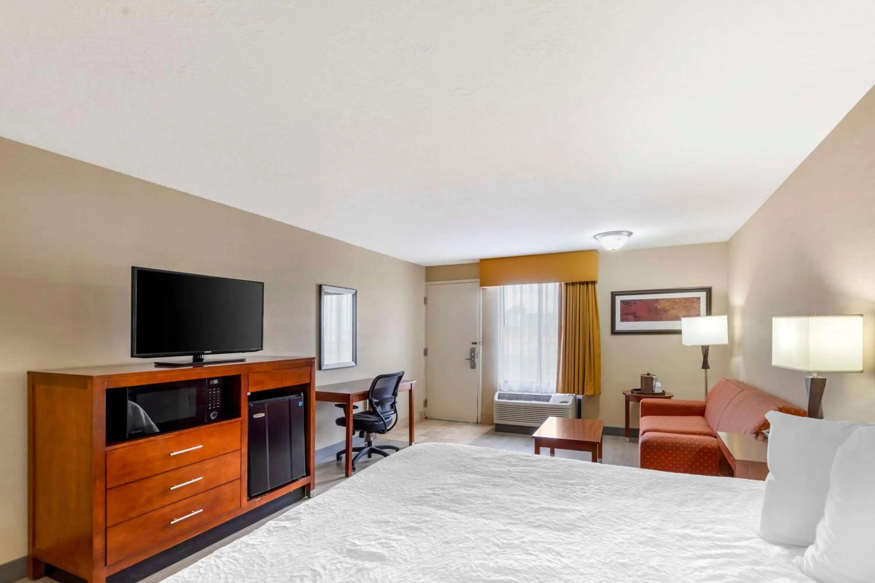 Bedroom, Bed in Best Western Cotton Tree Inn
