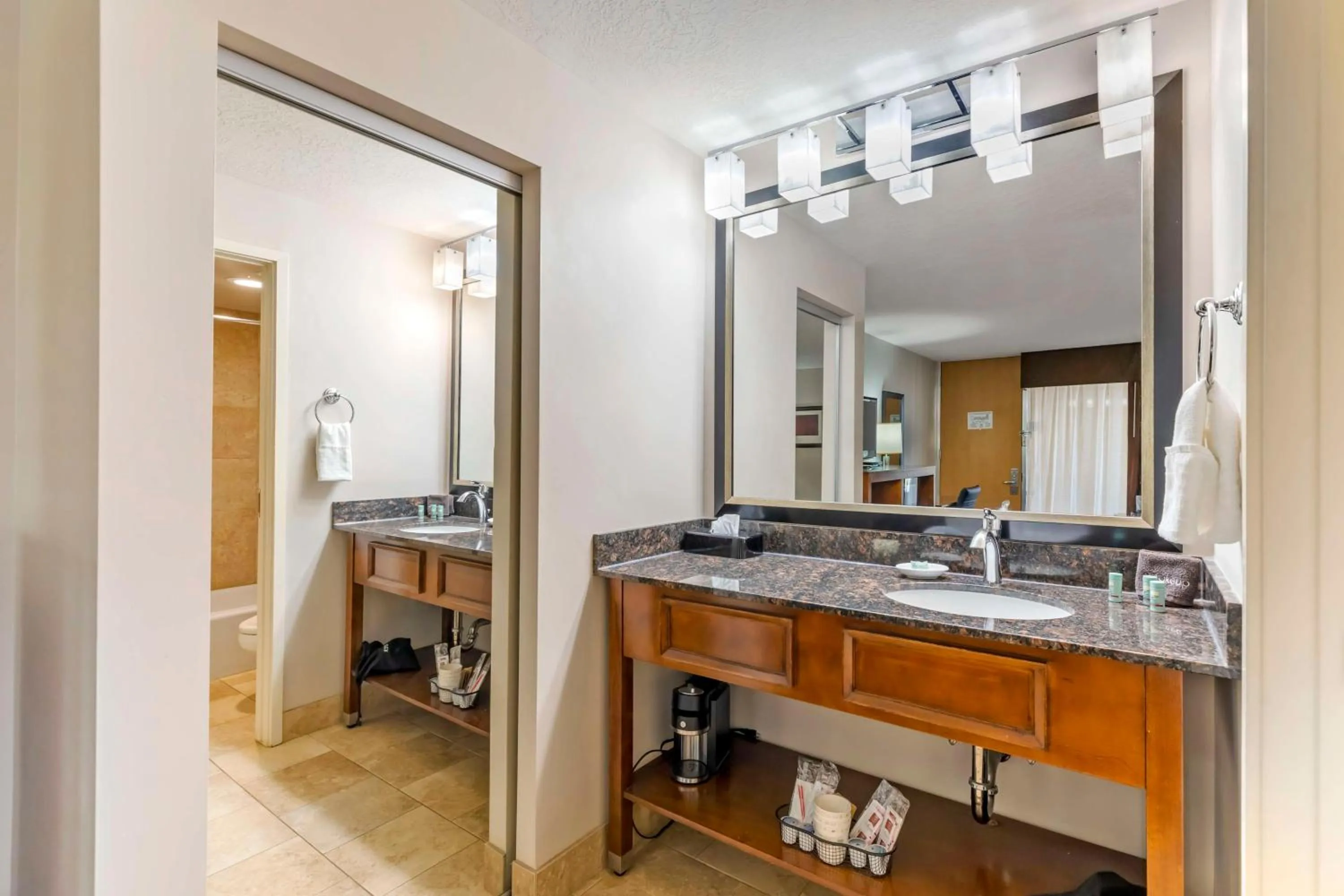 Bathroom in Best Western Cotton Tree Inn
