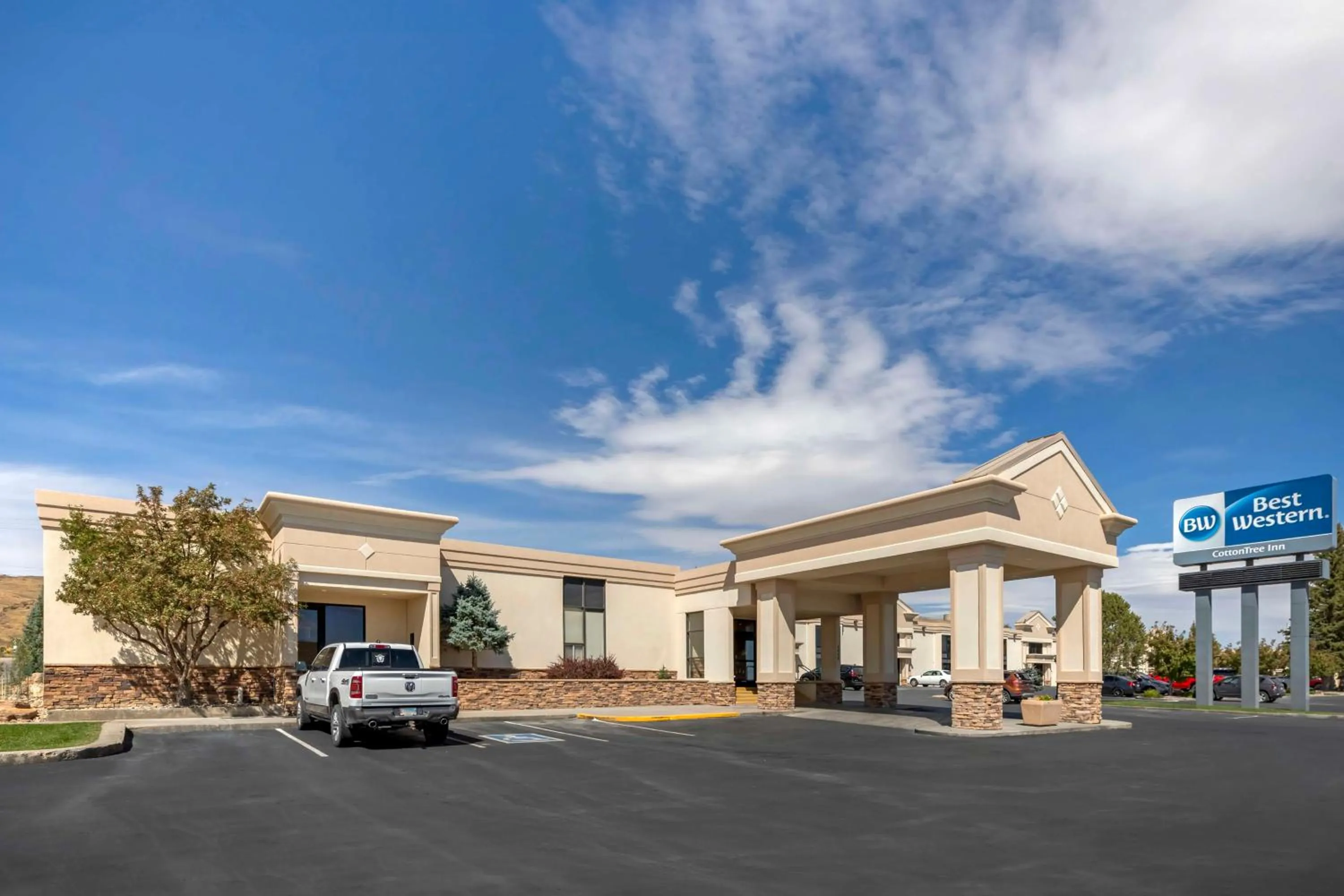 Property building in Best Western Cotton Tree Inn