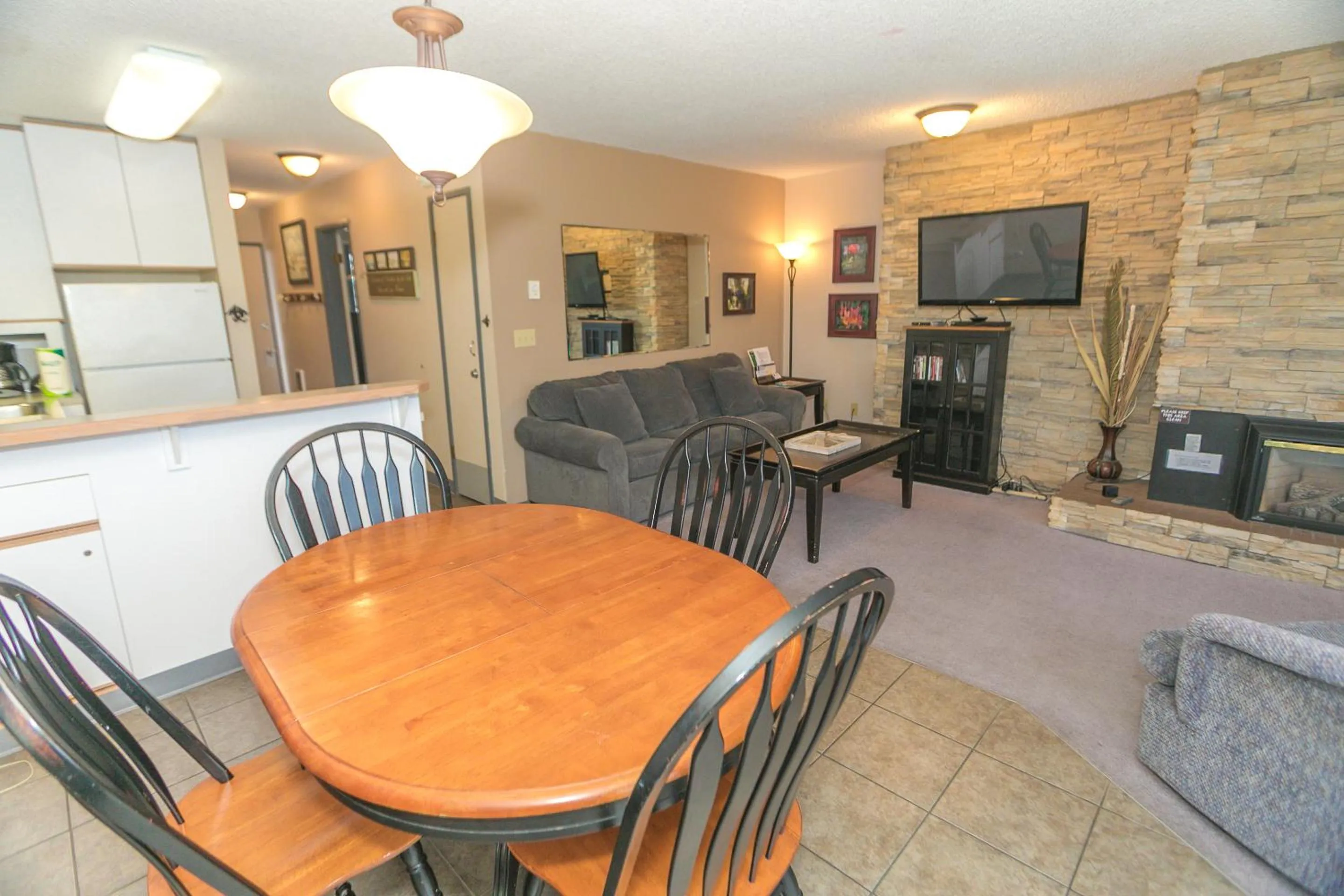 Kitchen or kitchenette in Grey Gull