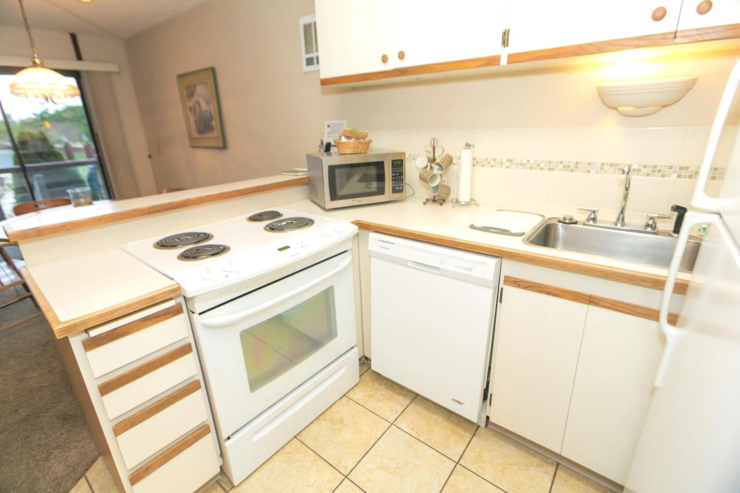 Kitchen or kitchenette in Grey Gull