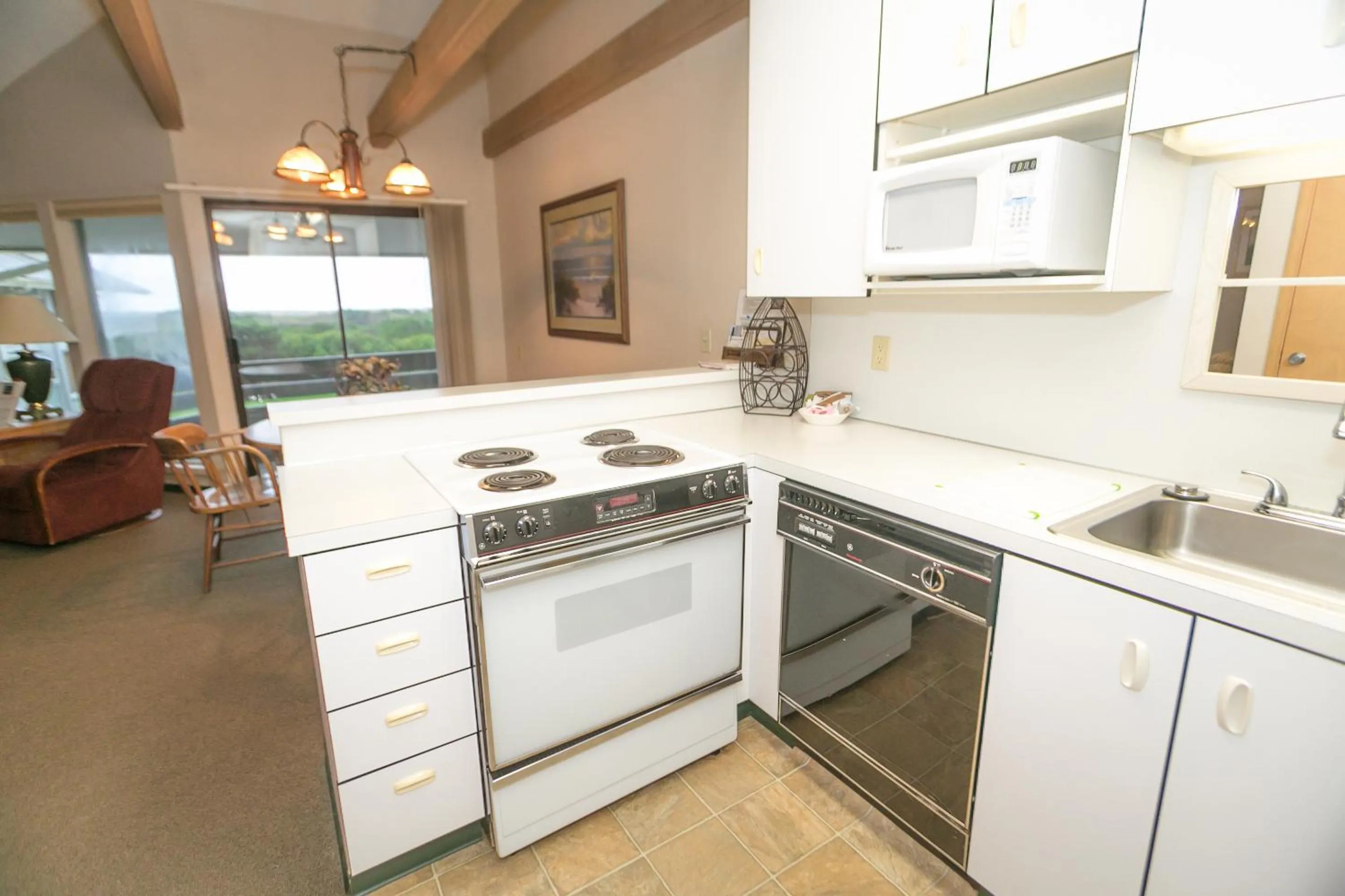 Kitchen or kitchenette in Grey Gull