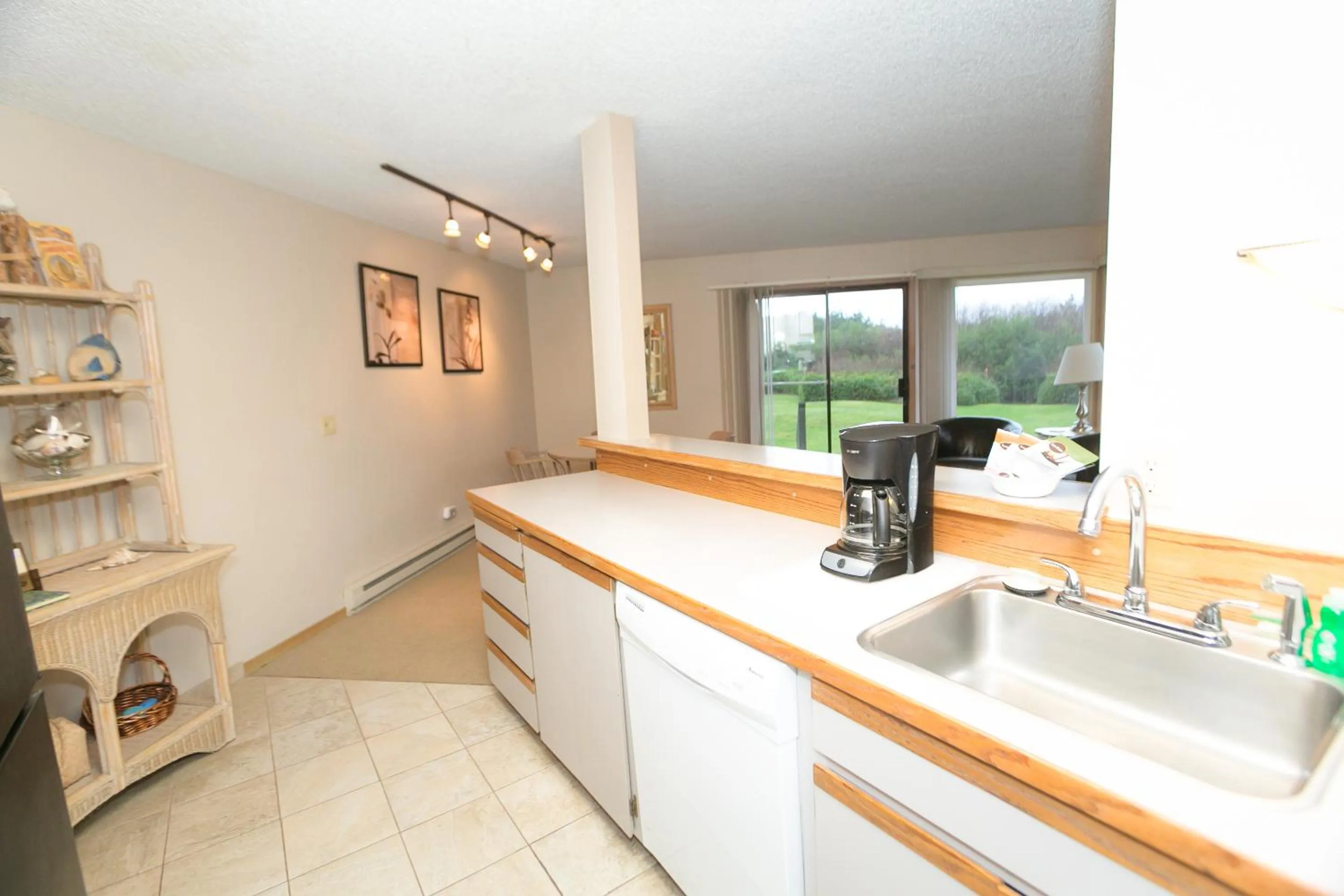 Kitchen or kitchenette in Grey Gull