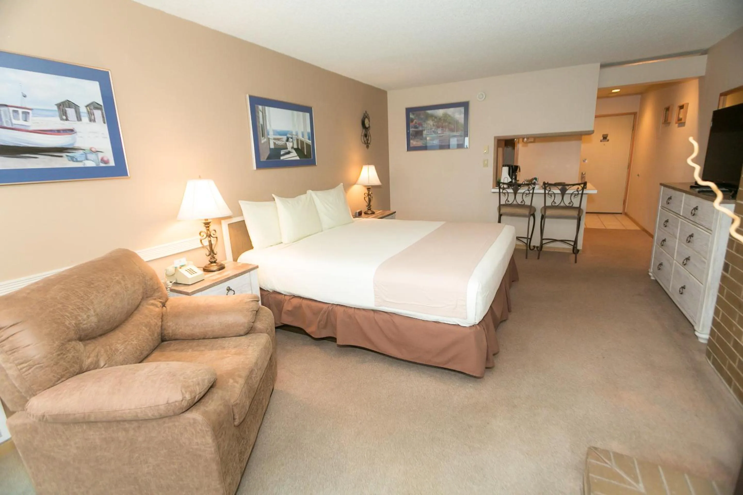 Photo of the whole room, Bed in Grey Gull