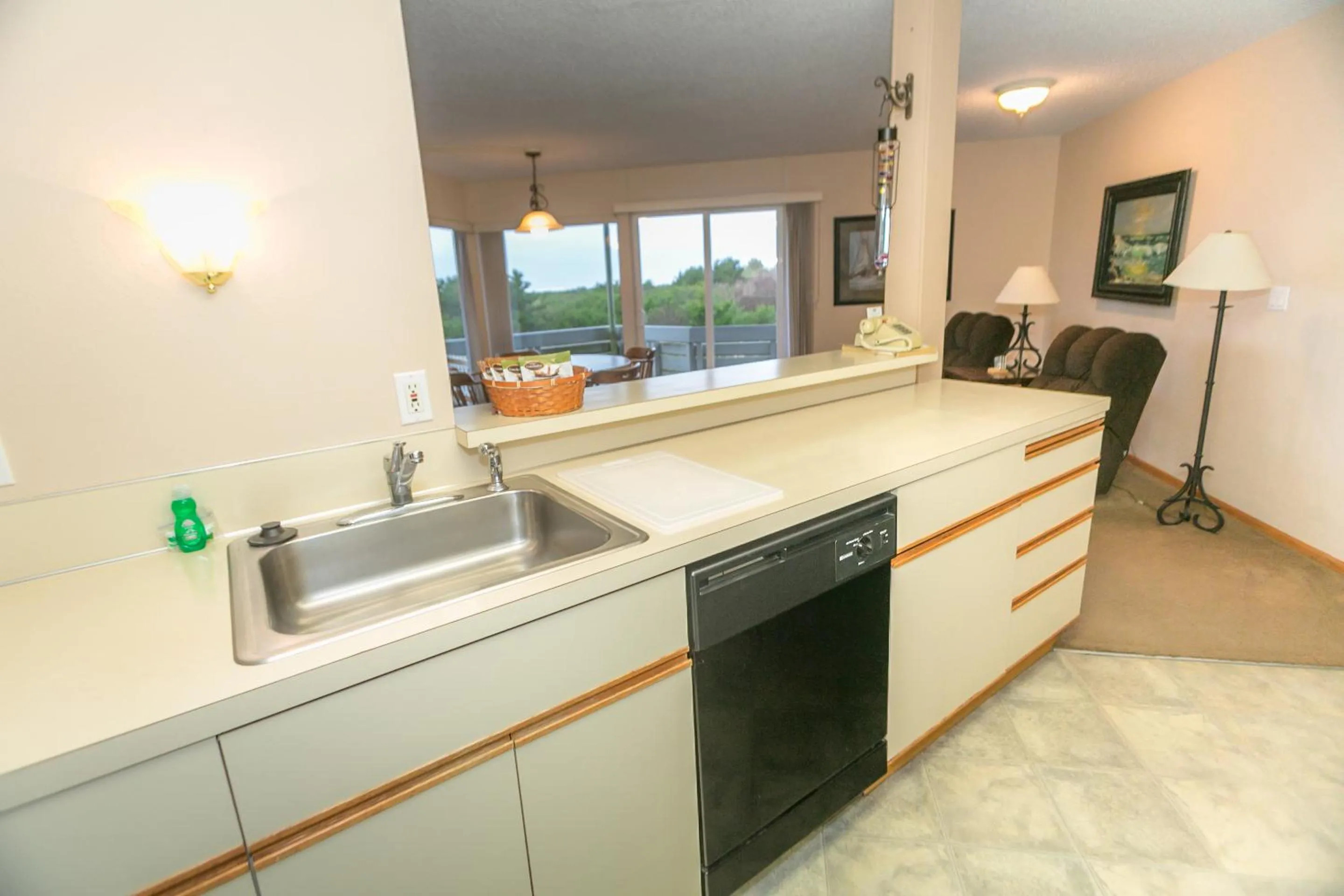 Kitchen or kitchenette in Grey Gull