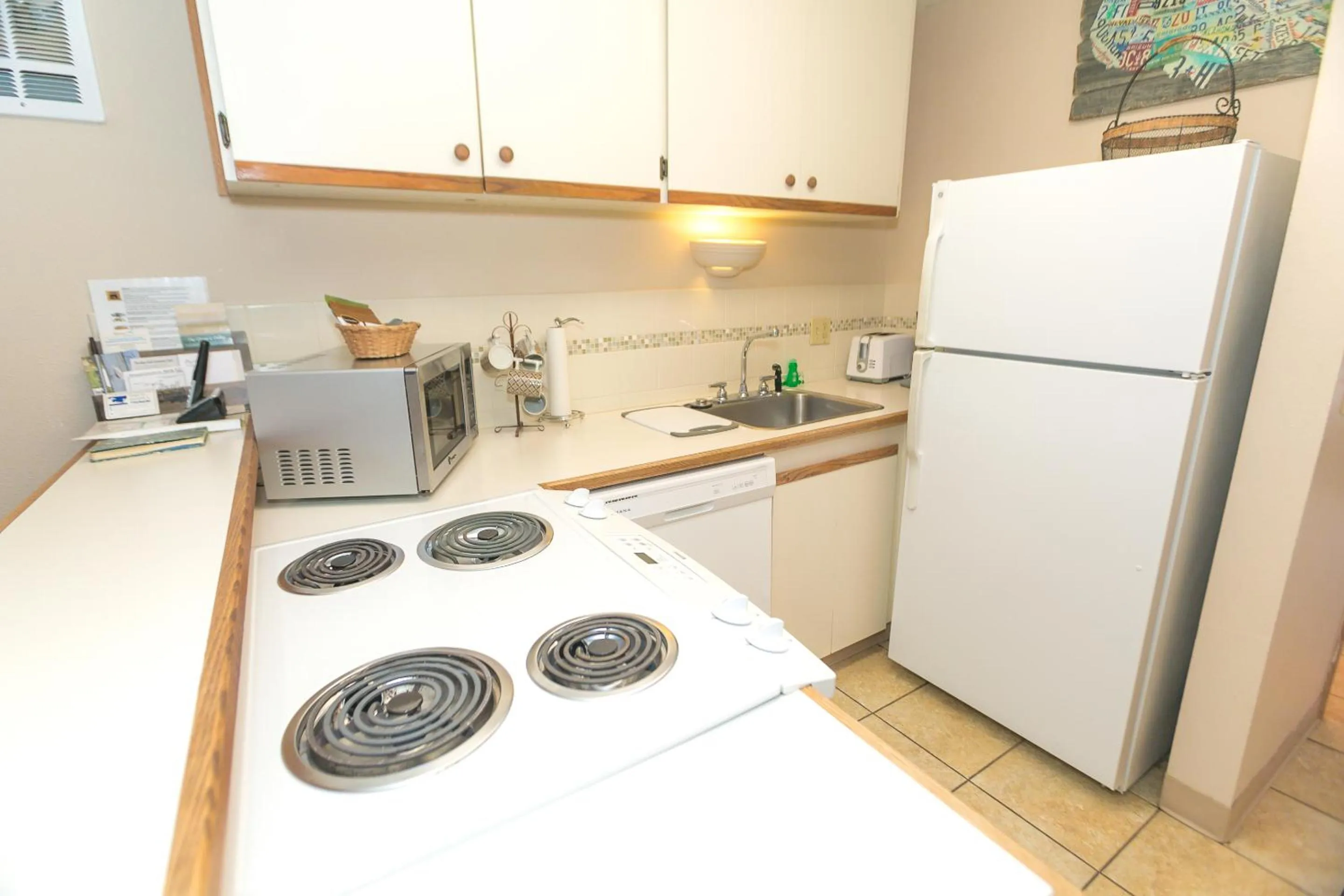 Kitchen or kitchenette in Grey Gull