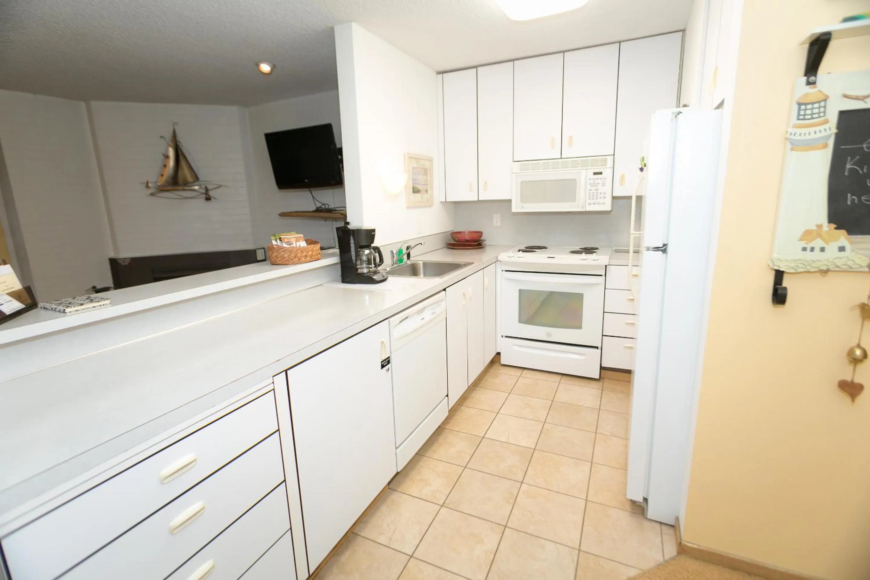 Kitchen or kitchenette in Grey Gull