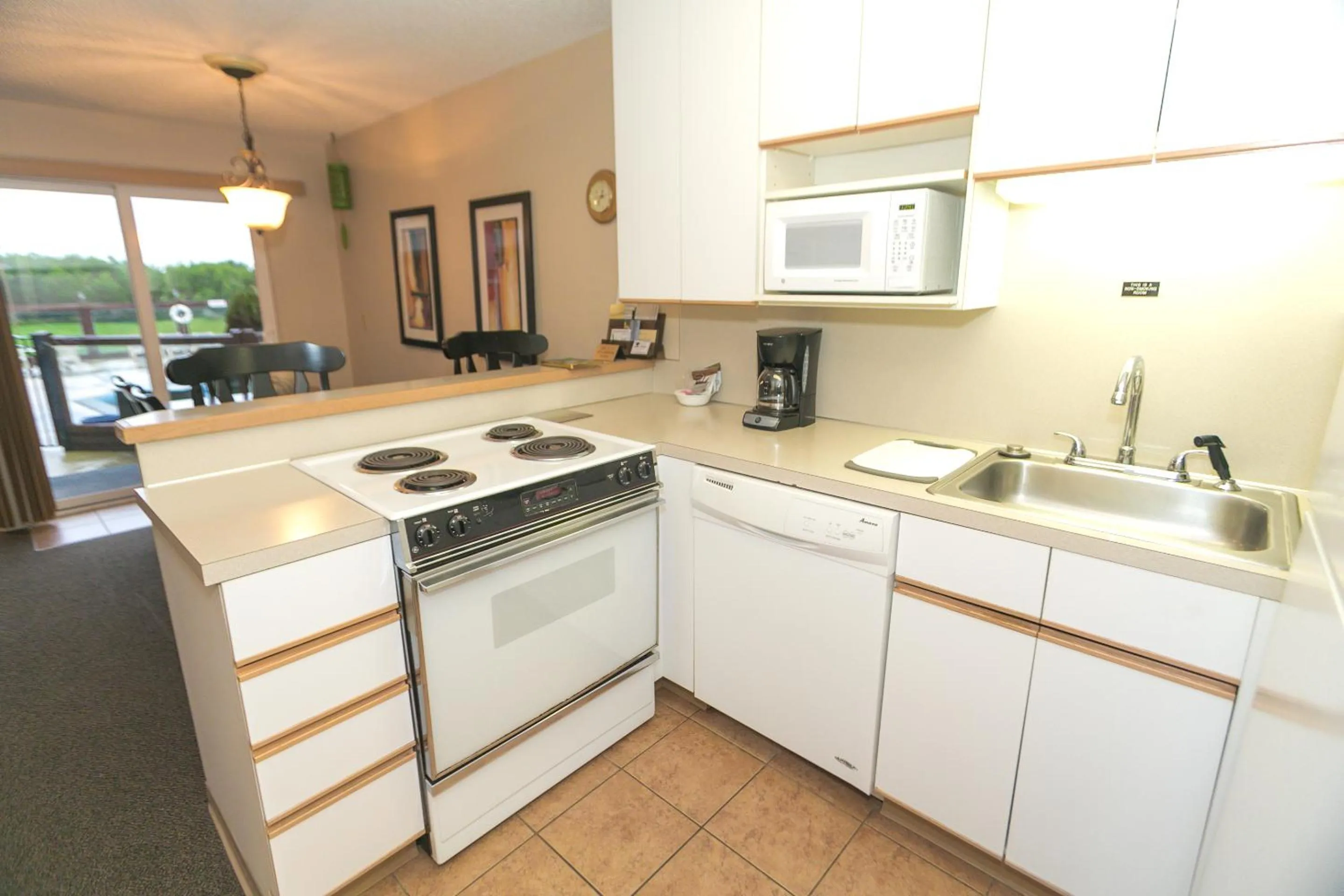 Kitchen or kitchenette in Grey Gull