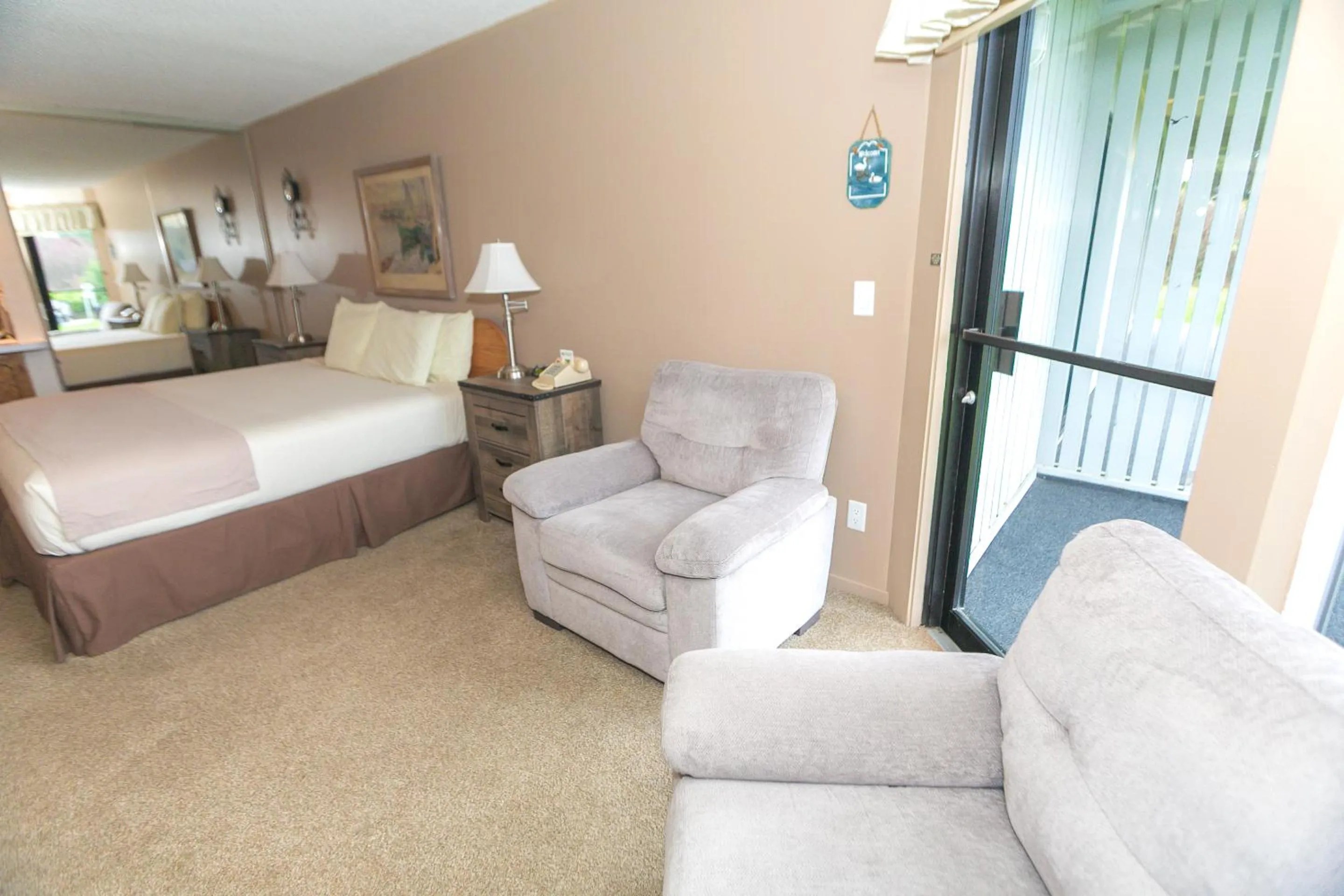 Photo of the whole room, Bed in Grey Gull