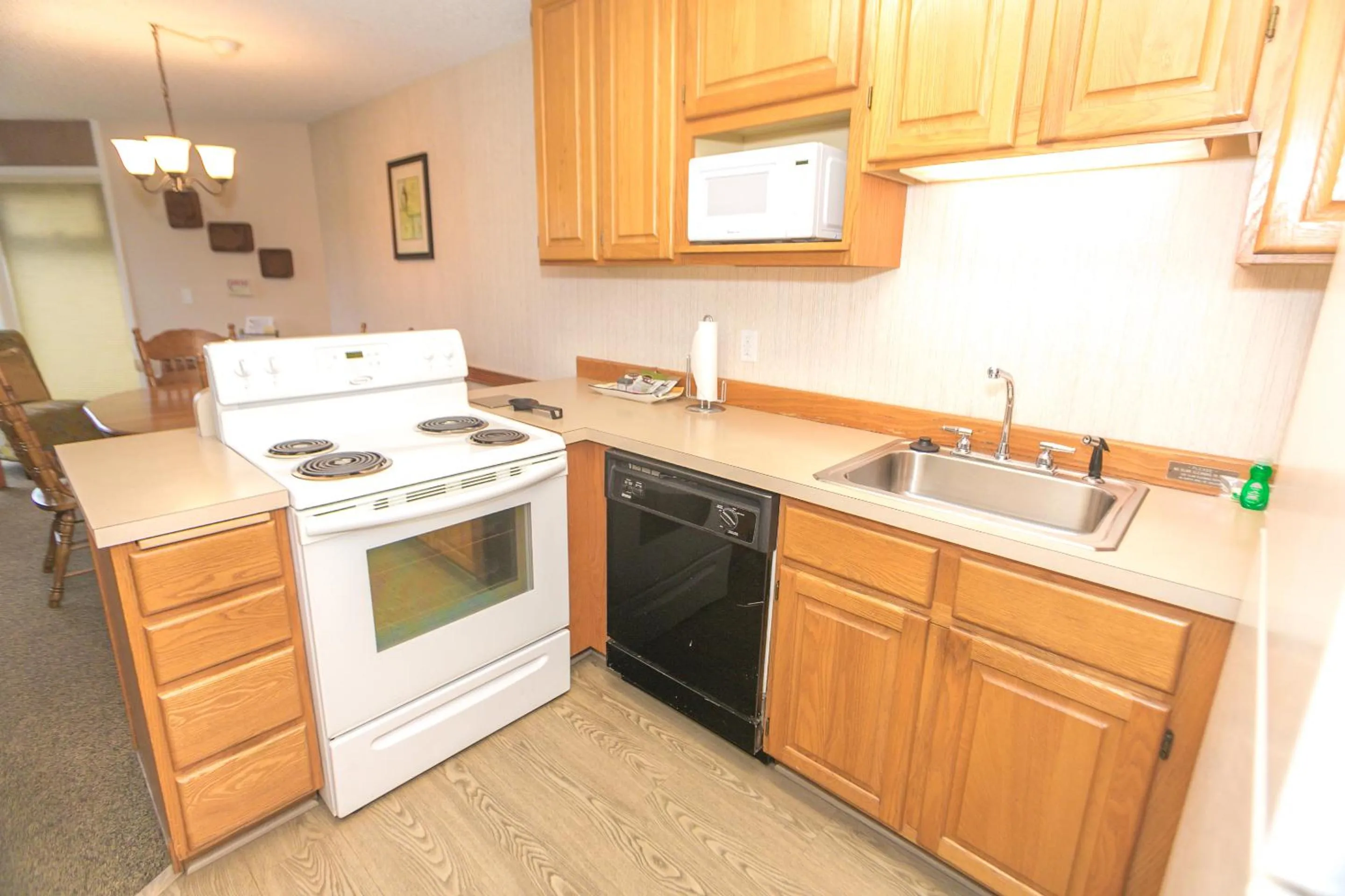 Kitchen or kitchenette in Grey Gull