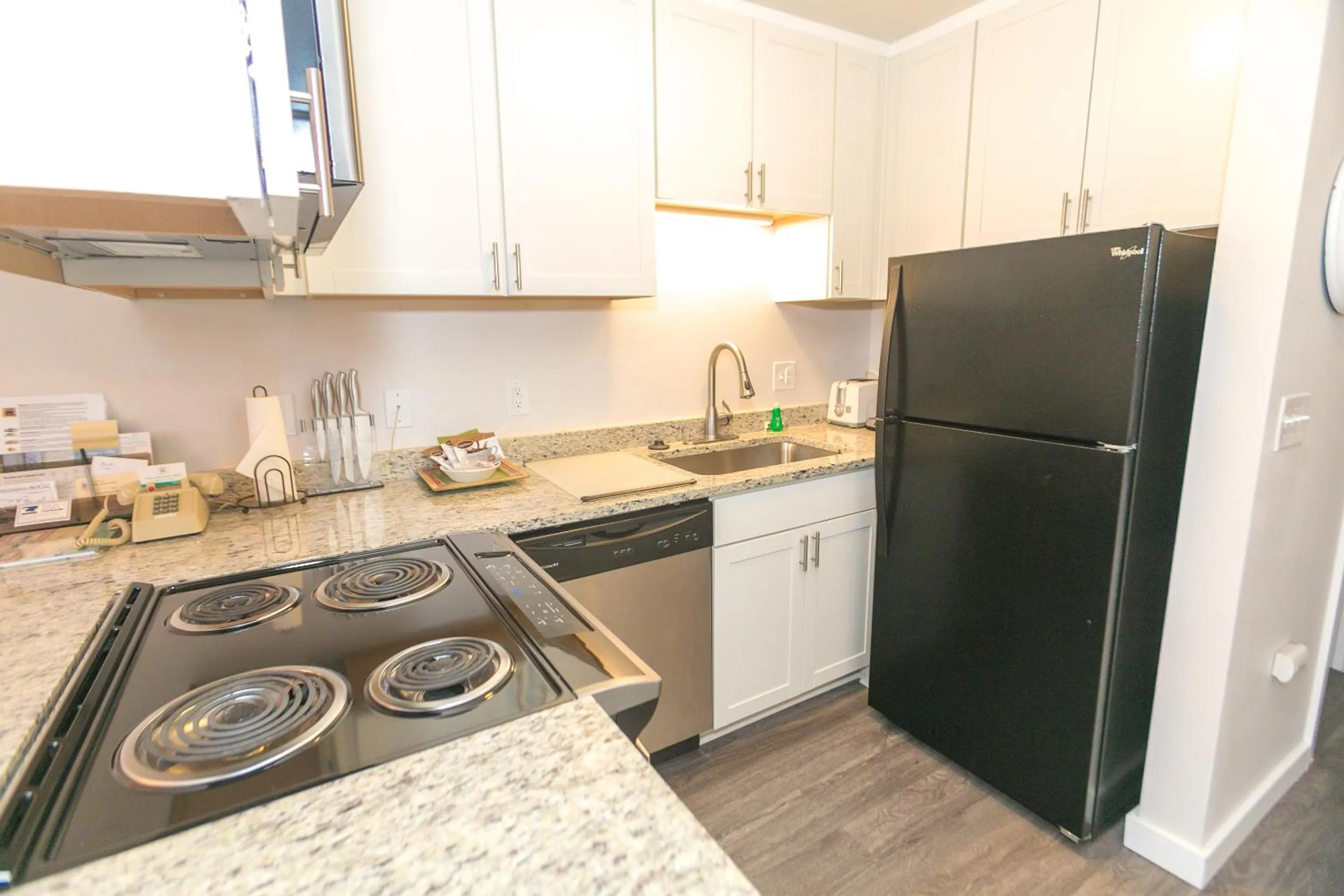 Kitchen or kitchenette in Grey Gull