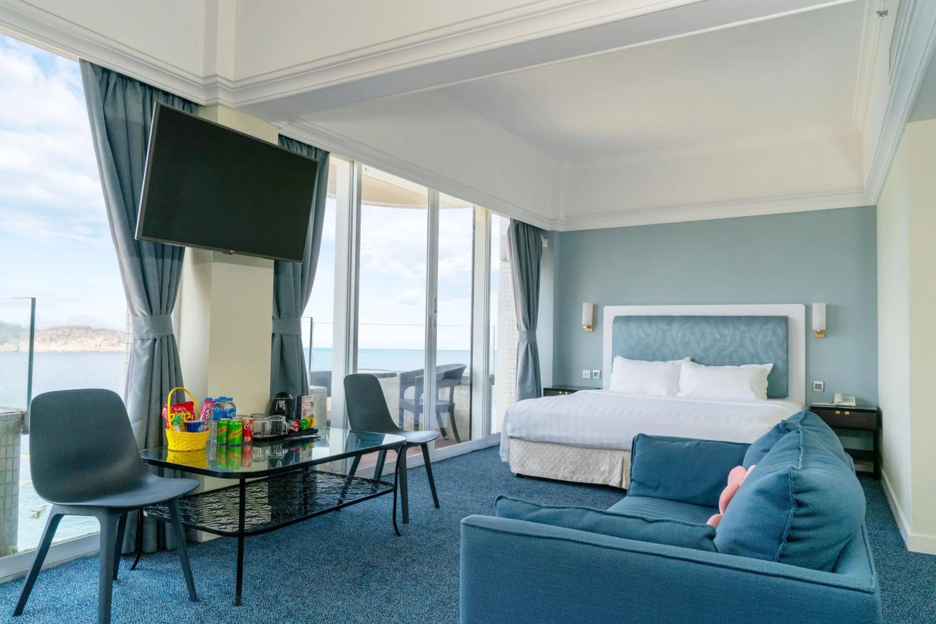 Property building, Bed in Warwick Hotel Cheung Chau