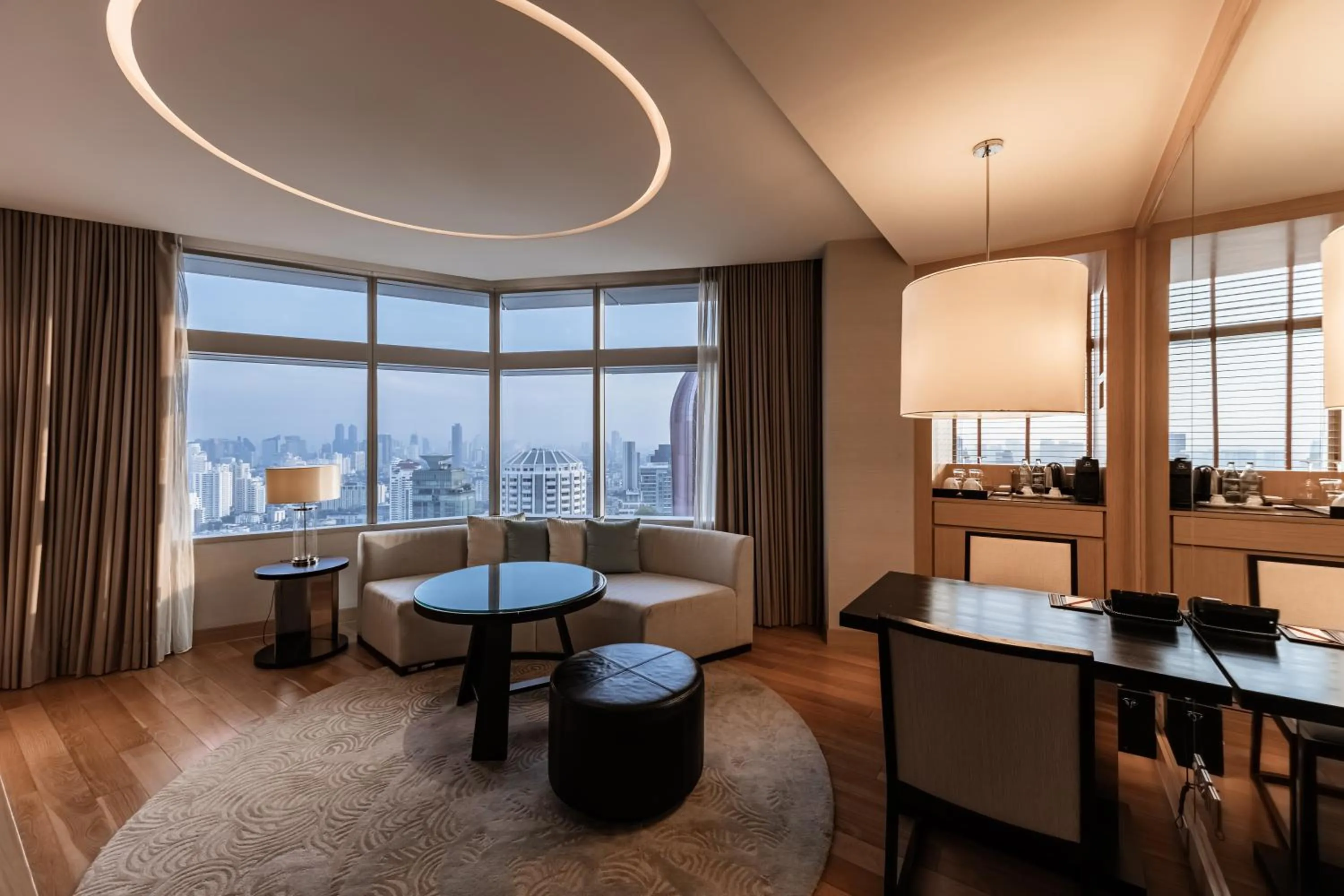 Living room in Bangkok Marriott Hotel Sukhumvit