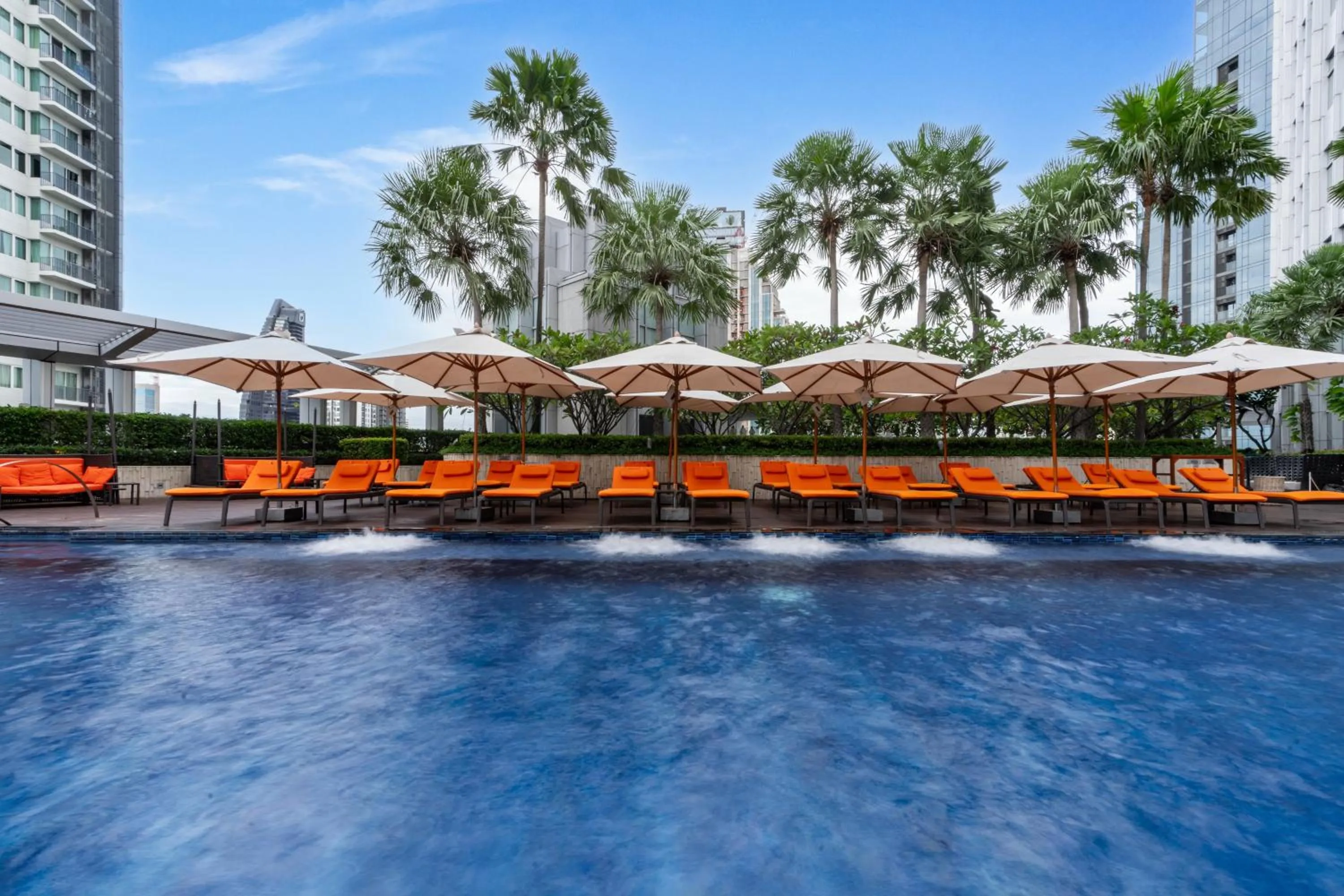 Swimming pool in Bangkok Marriott Hotel Sukhumvit