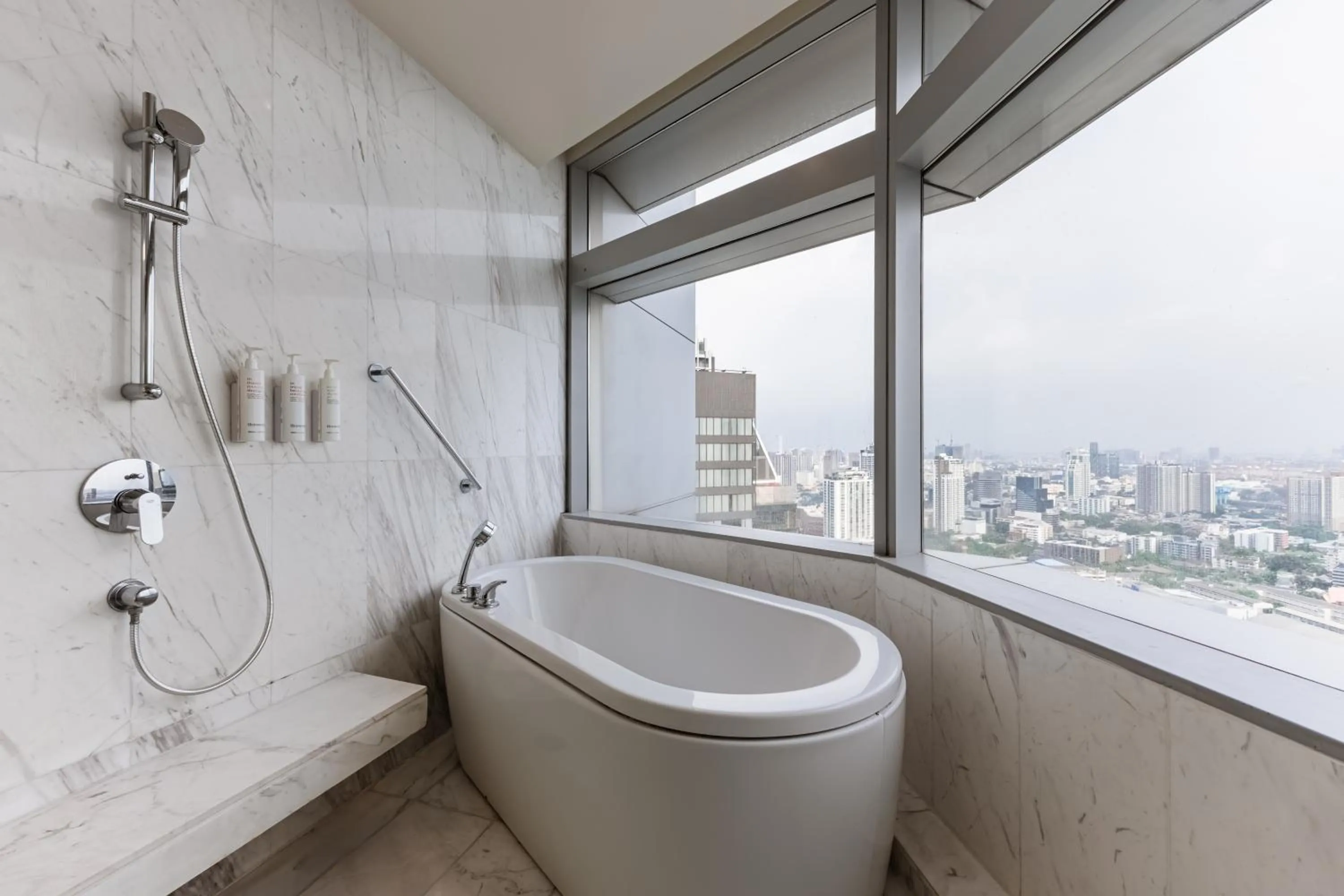 Bathroom in Bangkok Marriott Hotel Sukhumvit