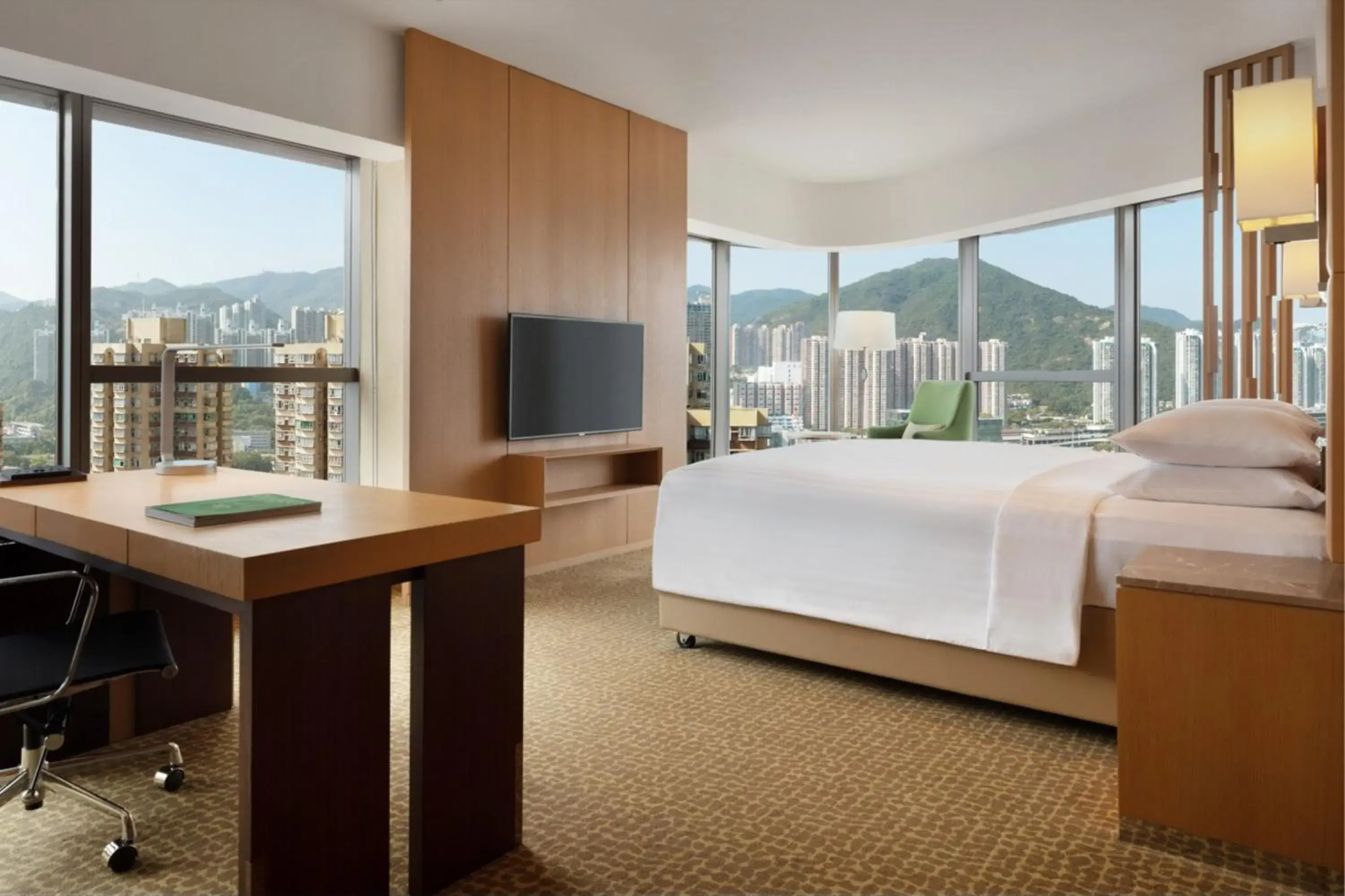 Corner King Studio Suite with River View in Courtyard by Marriott Hong Kong Sha Tin Corner King Studio Suite with River View in Courtyard by Marriott Hong Kong Sha Tin