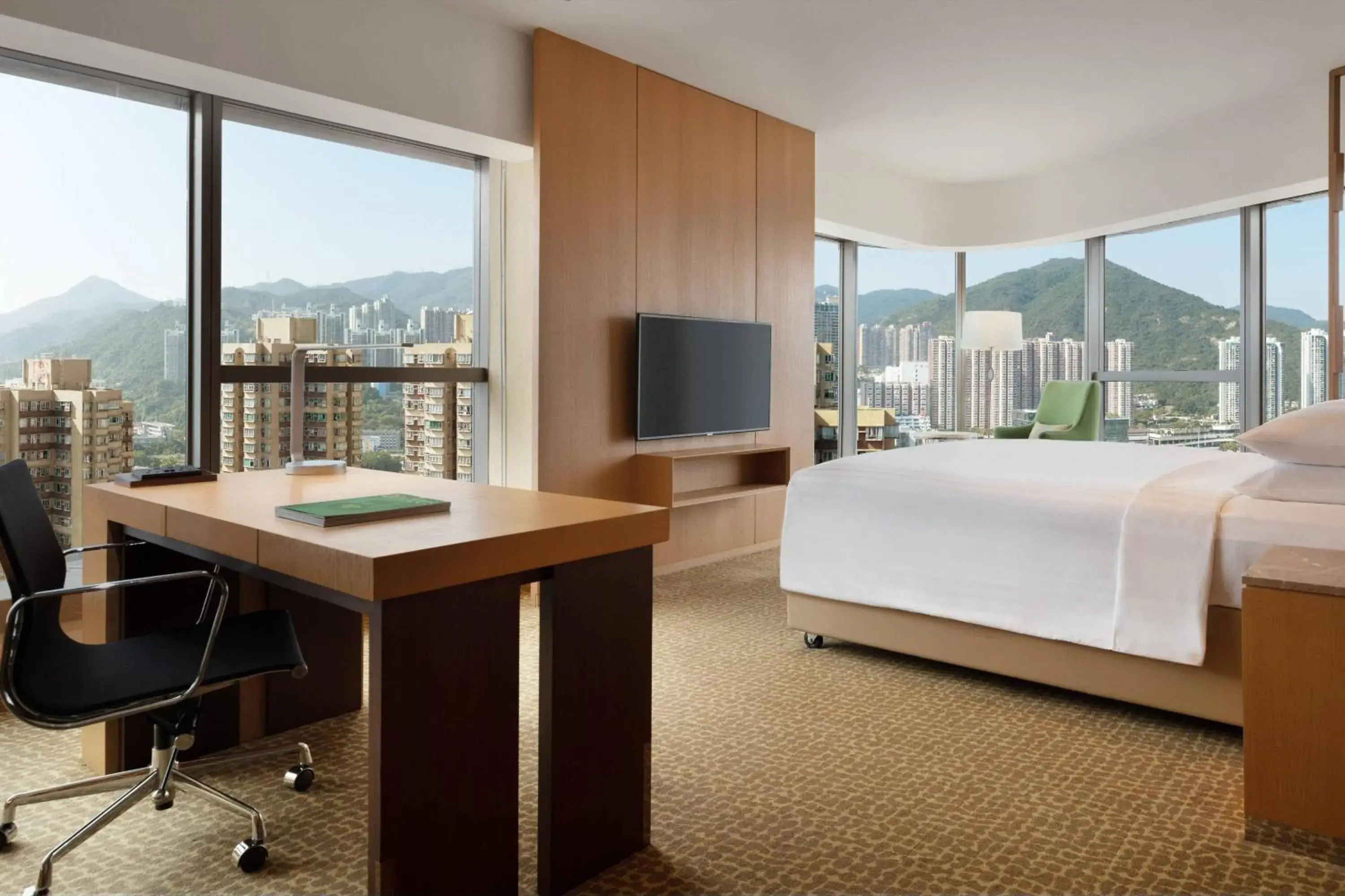 Corner King Studio Suite with River View in Courtyard by Marriott Hong Kong Sha Tin Corner King Studio Suite with River View in Courtyard by Marriott Hong Kong Sha Tin
