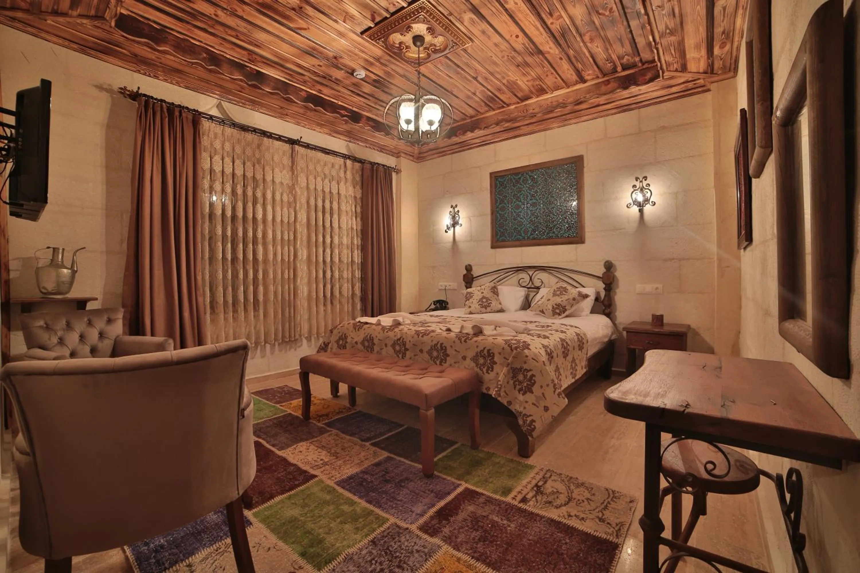 Bed in Caravanserai Inn Hotel