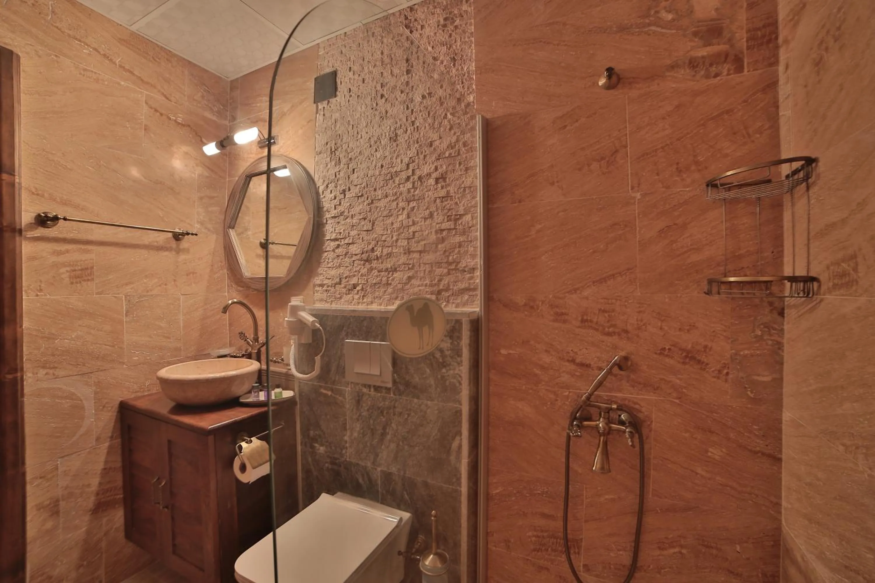 Shower in Caravanserai Inn Hotel