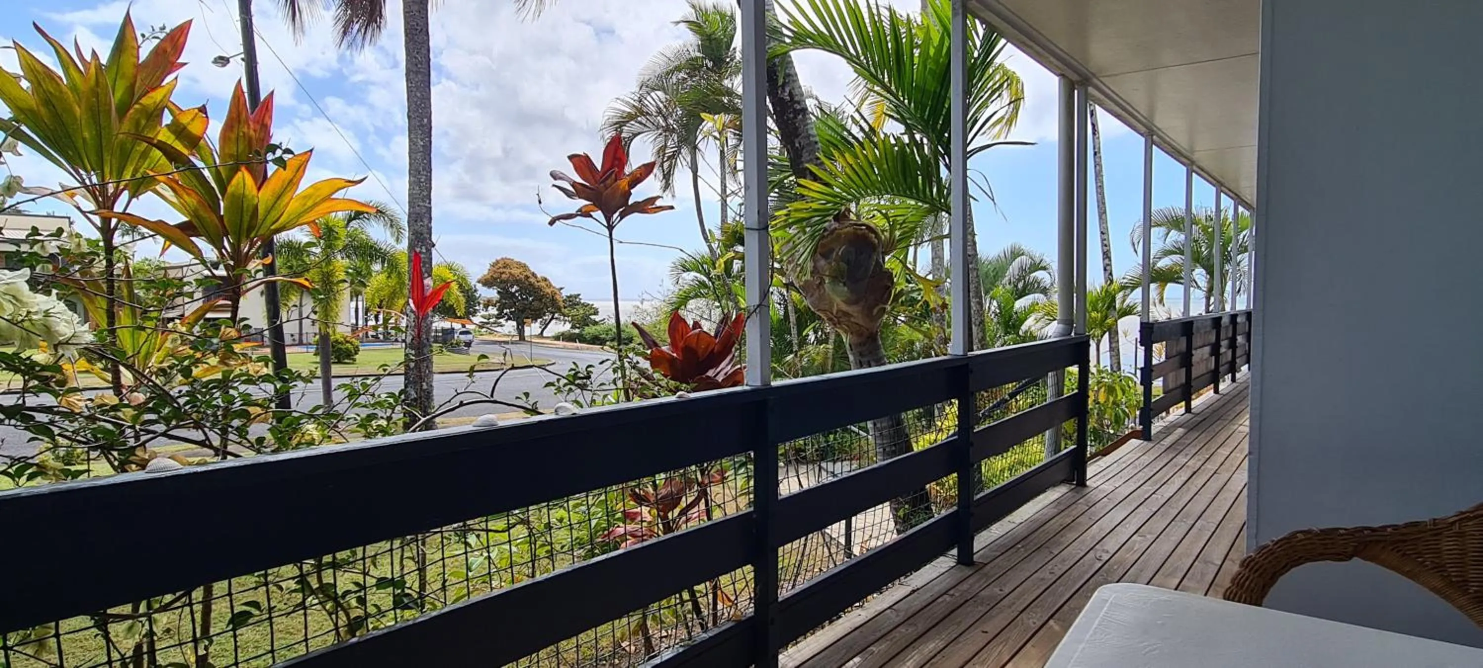 Cardwell Beachfront Motel