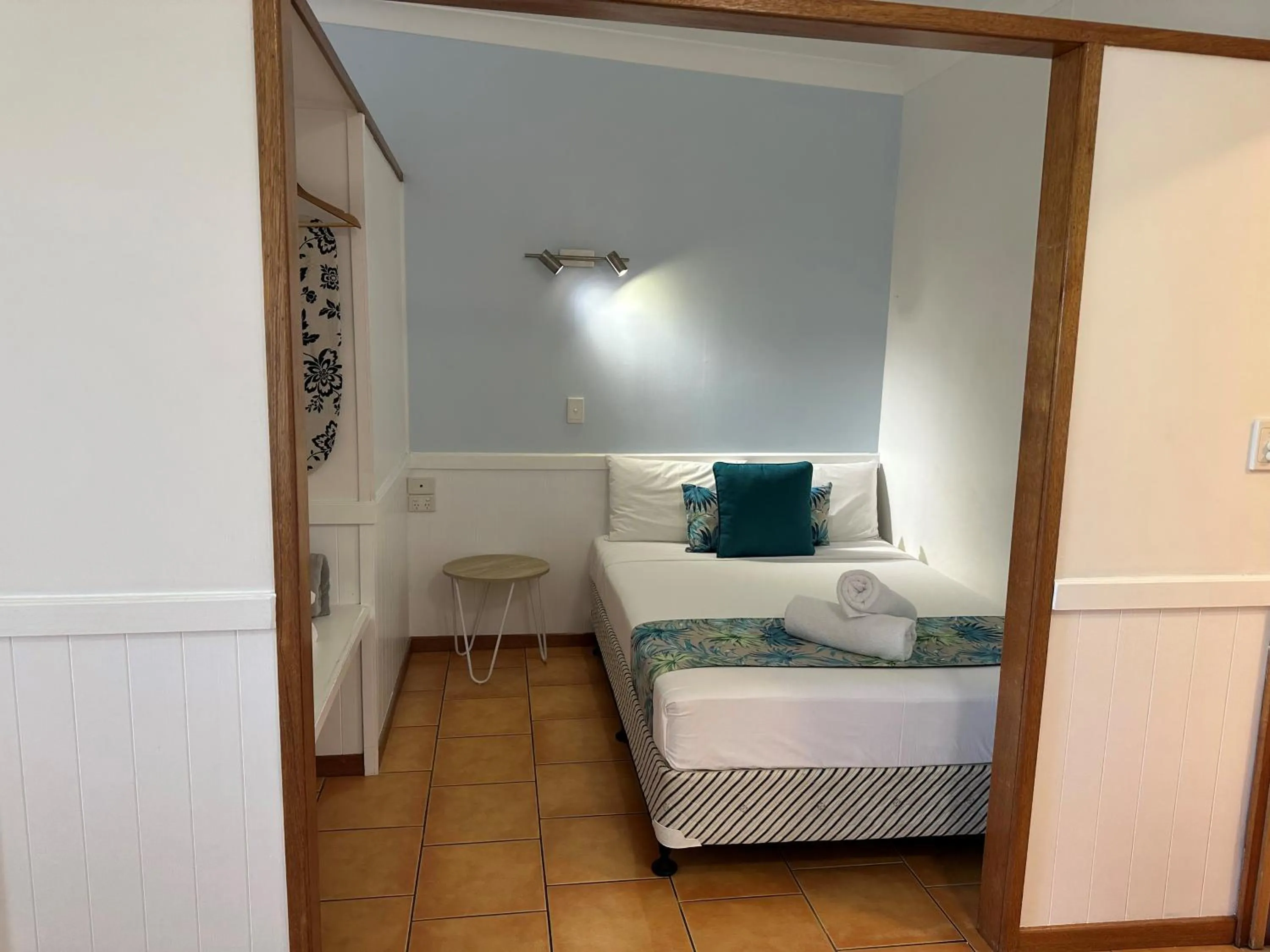 Bed in Cardwell Beachfront Motel