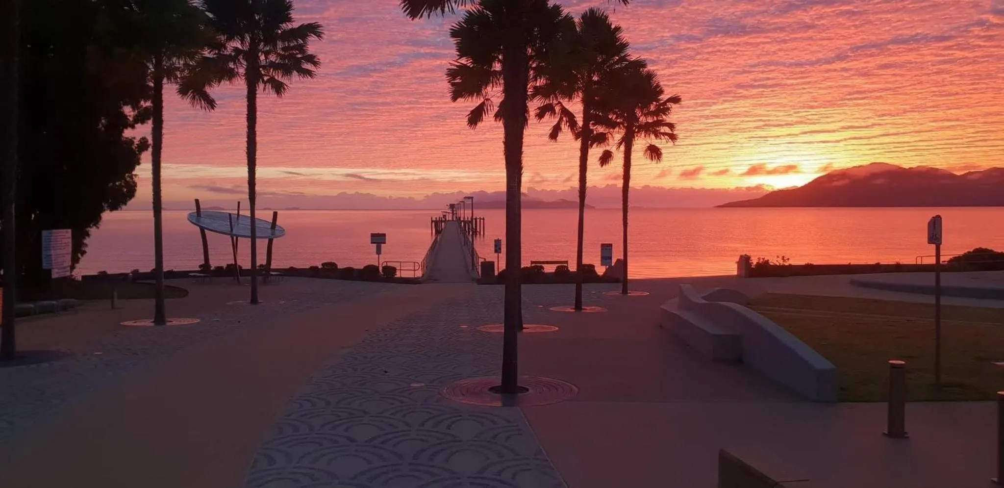 Cardwell Beachfront Motel