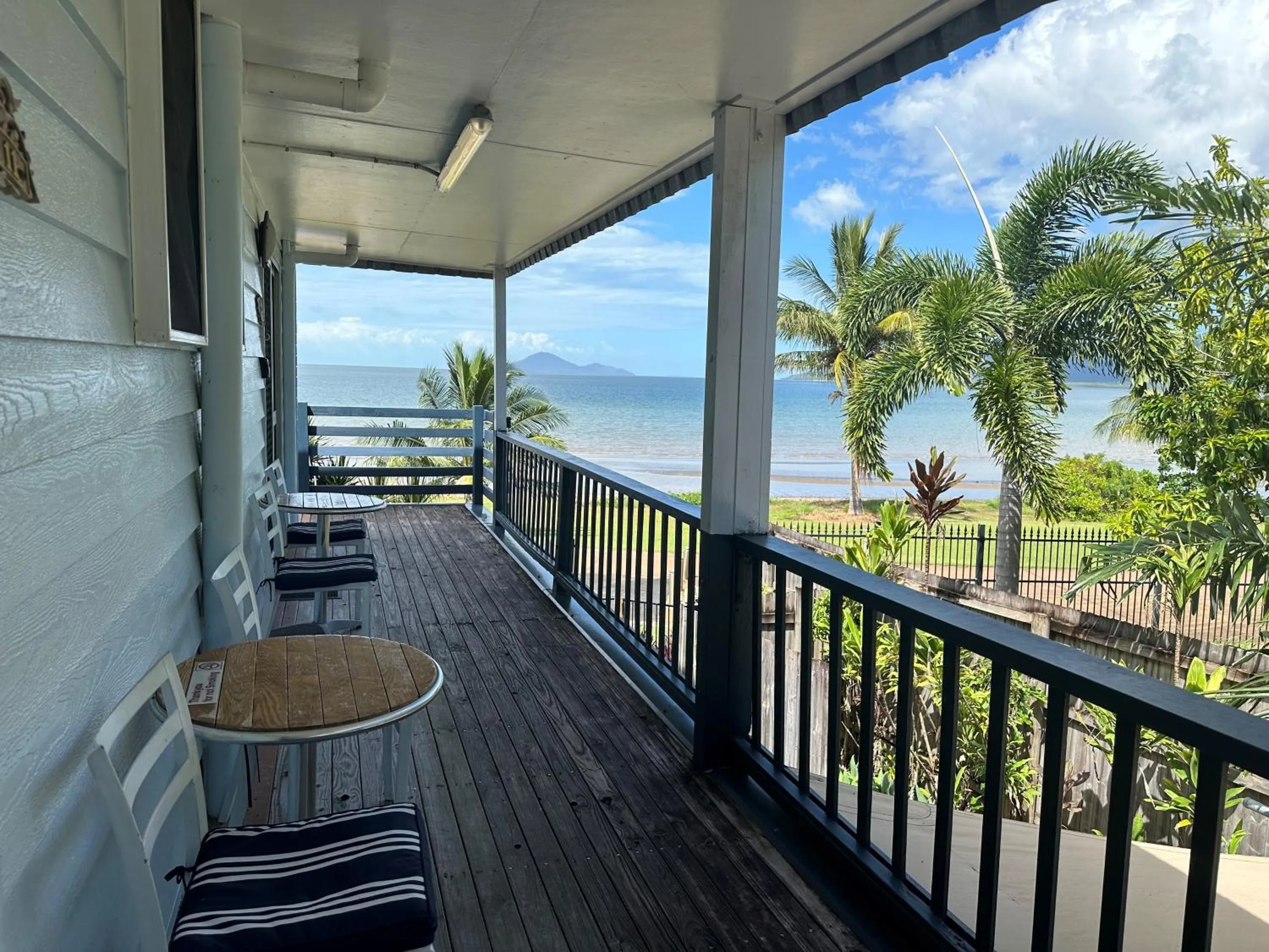 Cardwell Beachfront Motel