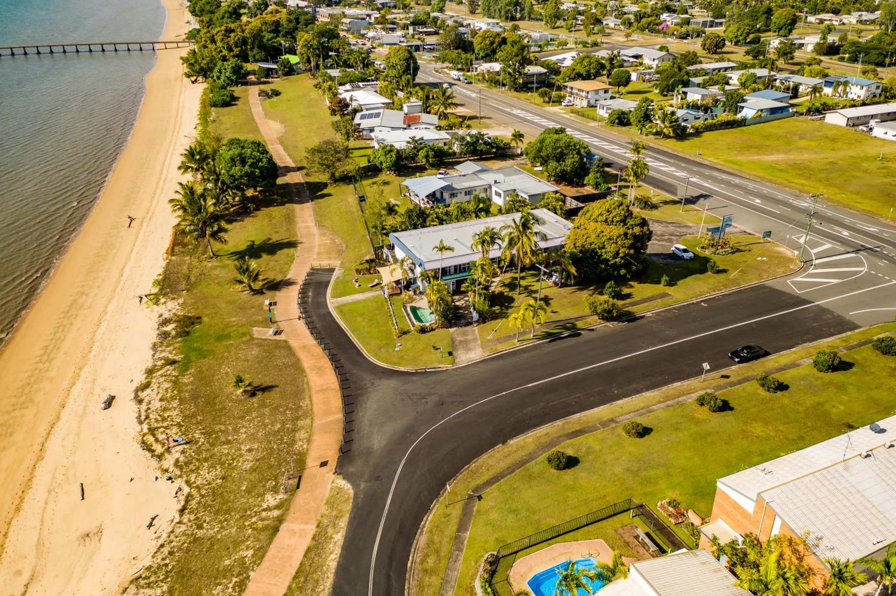 Cardwell Beachfront Motel
