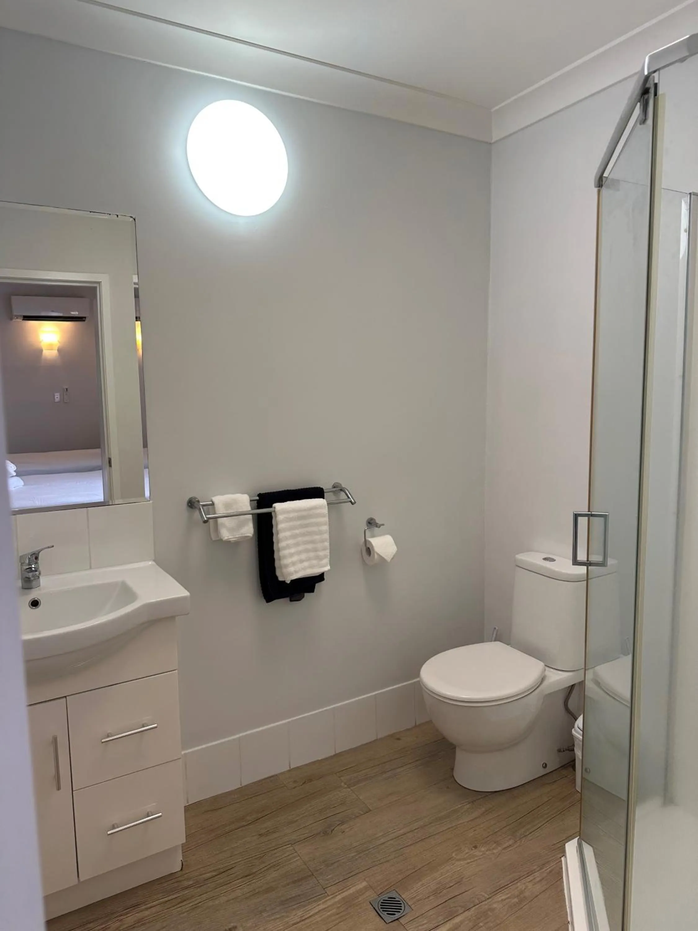 Cardwell Beachfront Motel