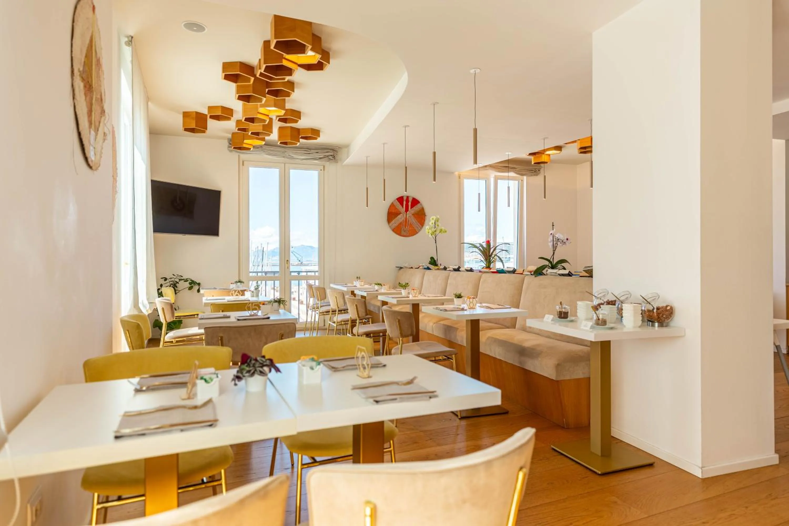 Restaurant/places to eat in Hotel Aristeo