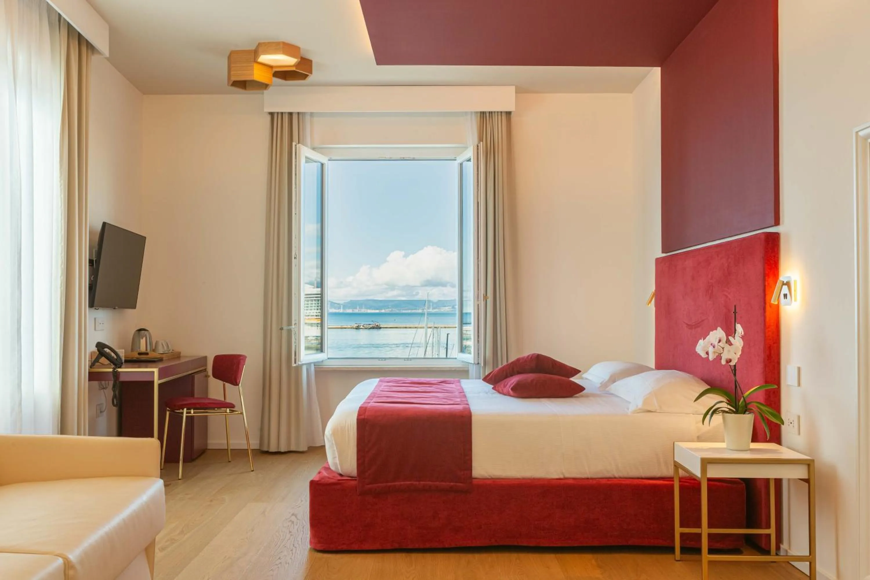 View (from property/room), Bed in Hotel Aristeo