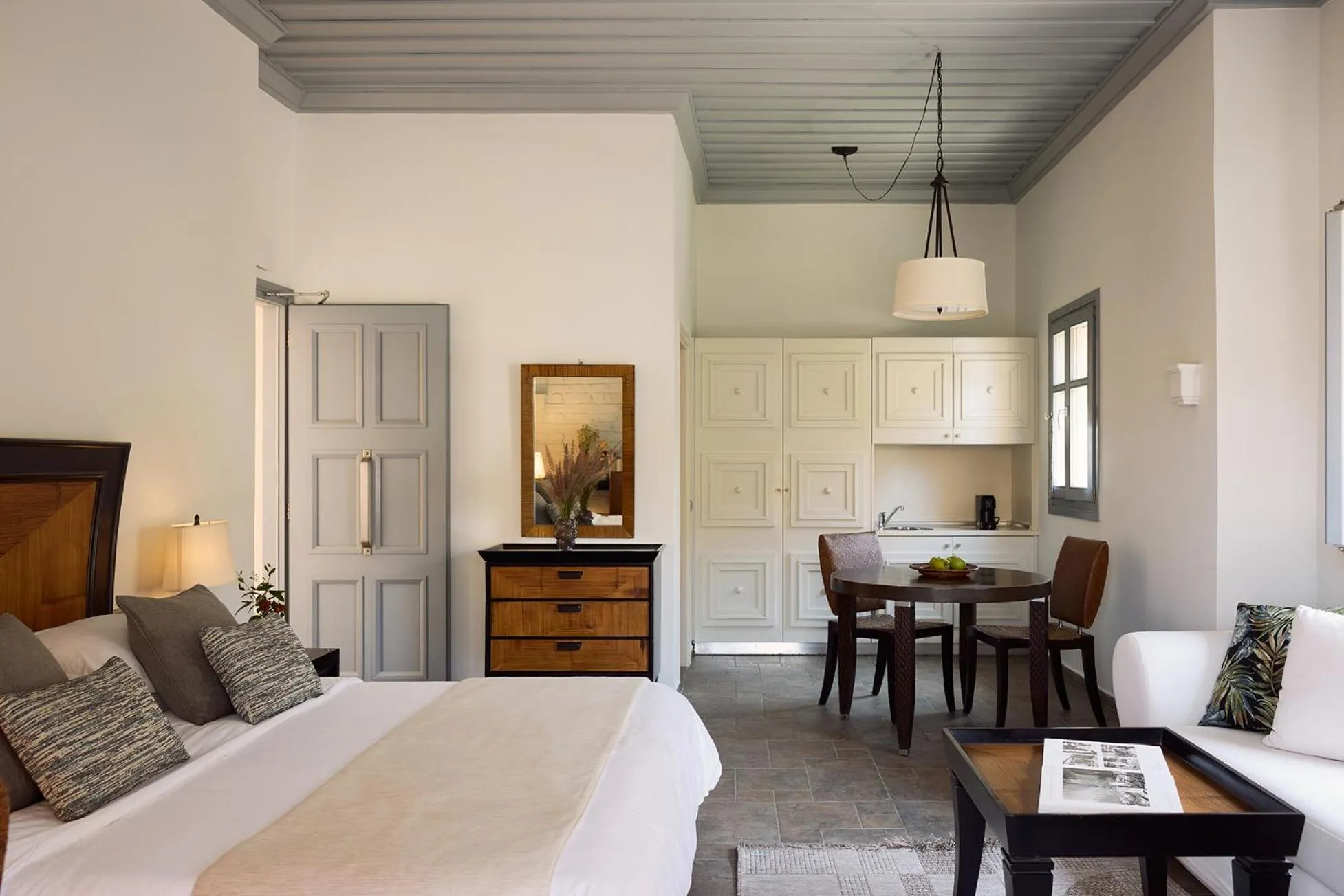 Living room, Bed in Porto Kea Suites by Sandglass