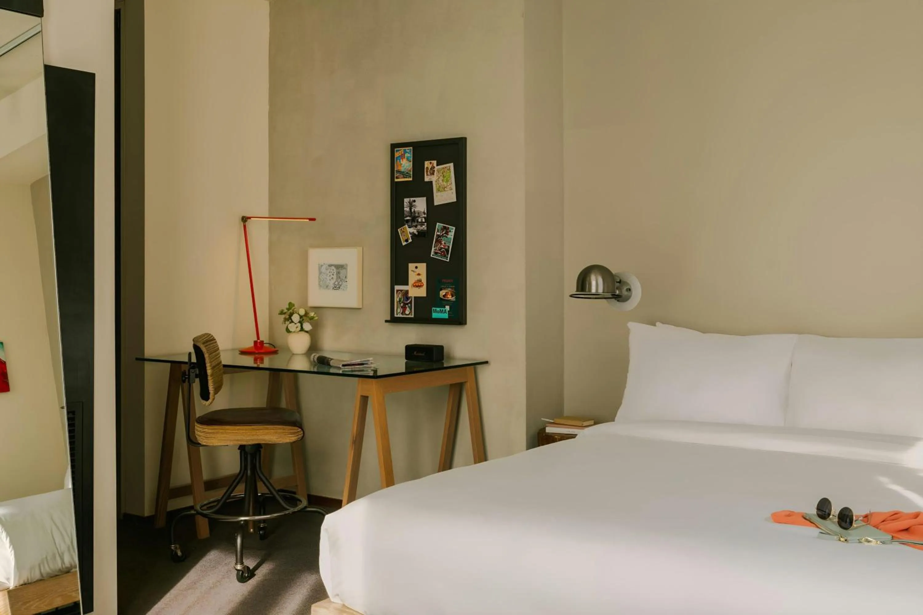 Bedroom, Bed in Chambers Hotel Central Park South, Sonder by Marriott Bonvoy