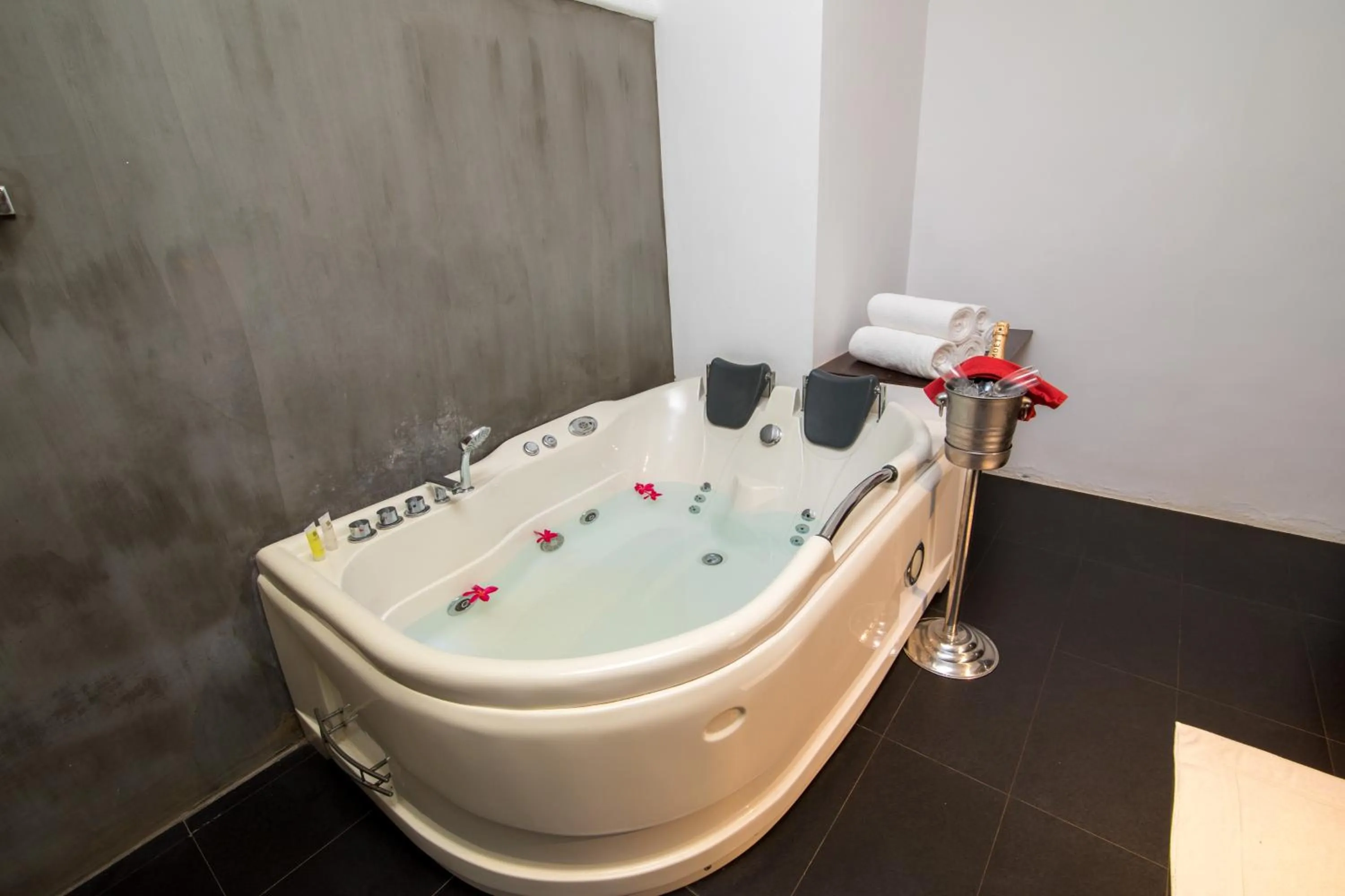 Shower in Camellia Resort And Spa