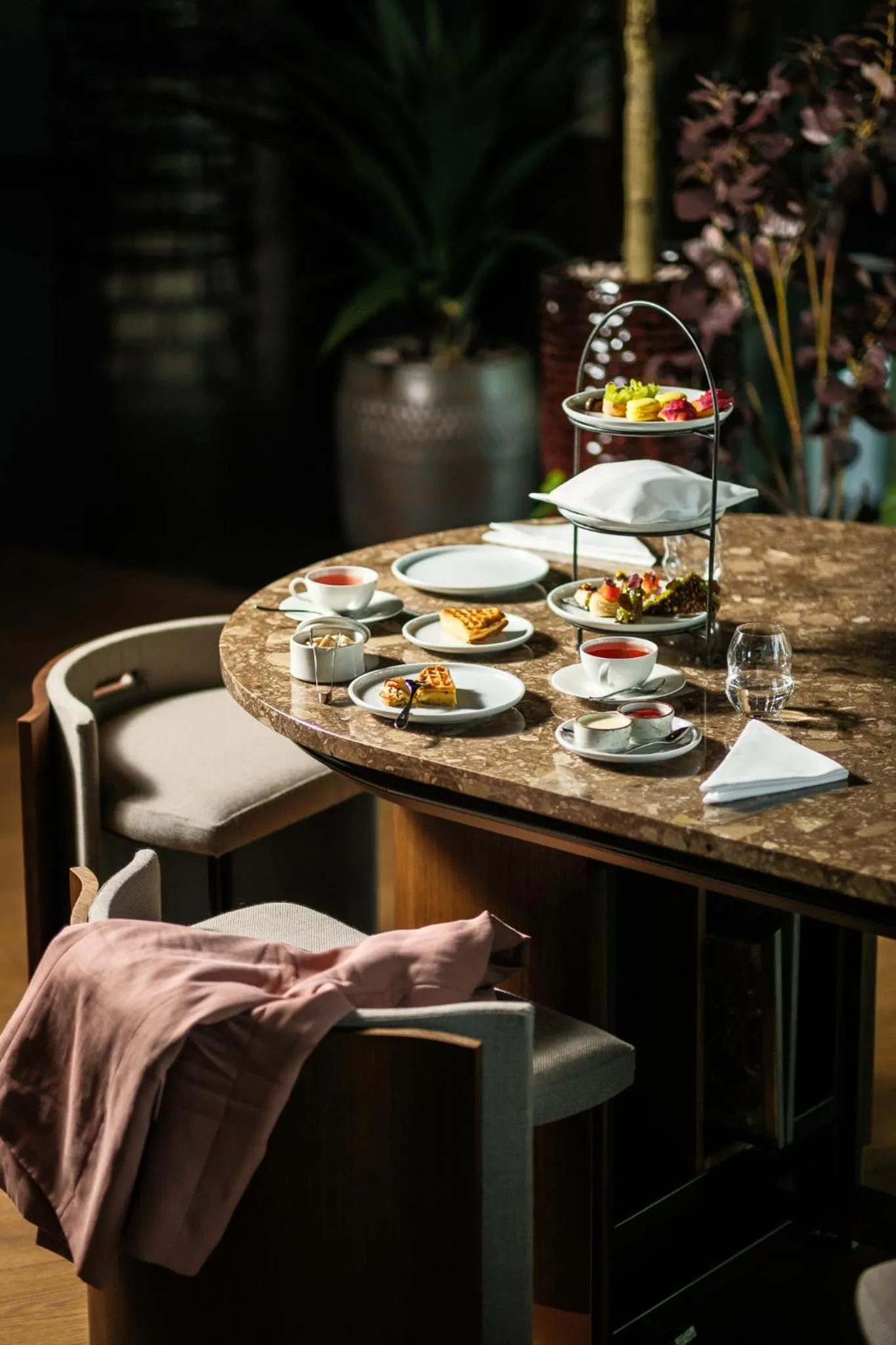 Restaurant/places to eat in The Thief