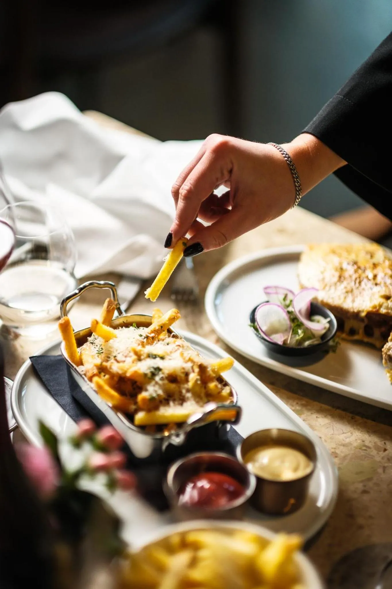 Restaurant/places to eat in The Thief