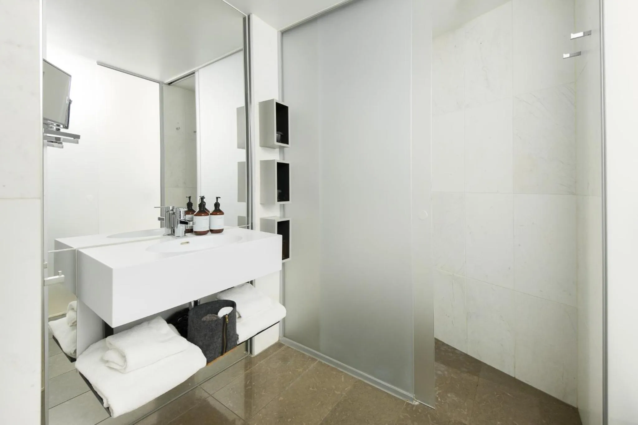 Bathroom in The Thief