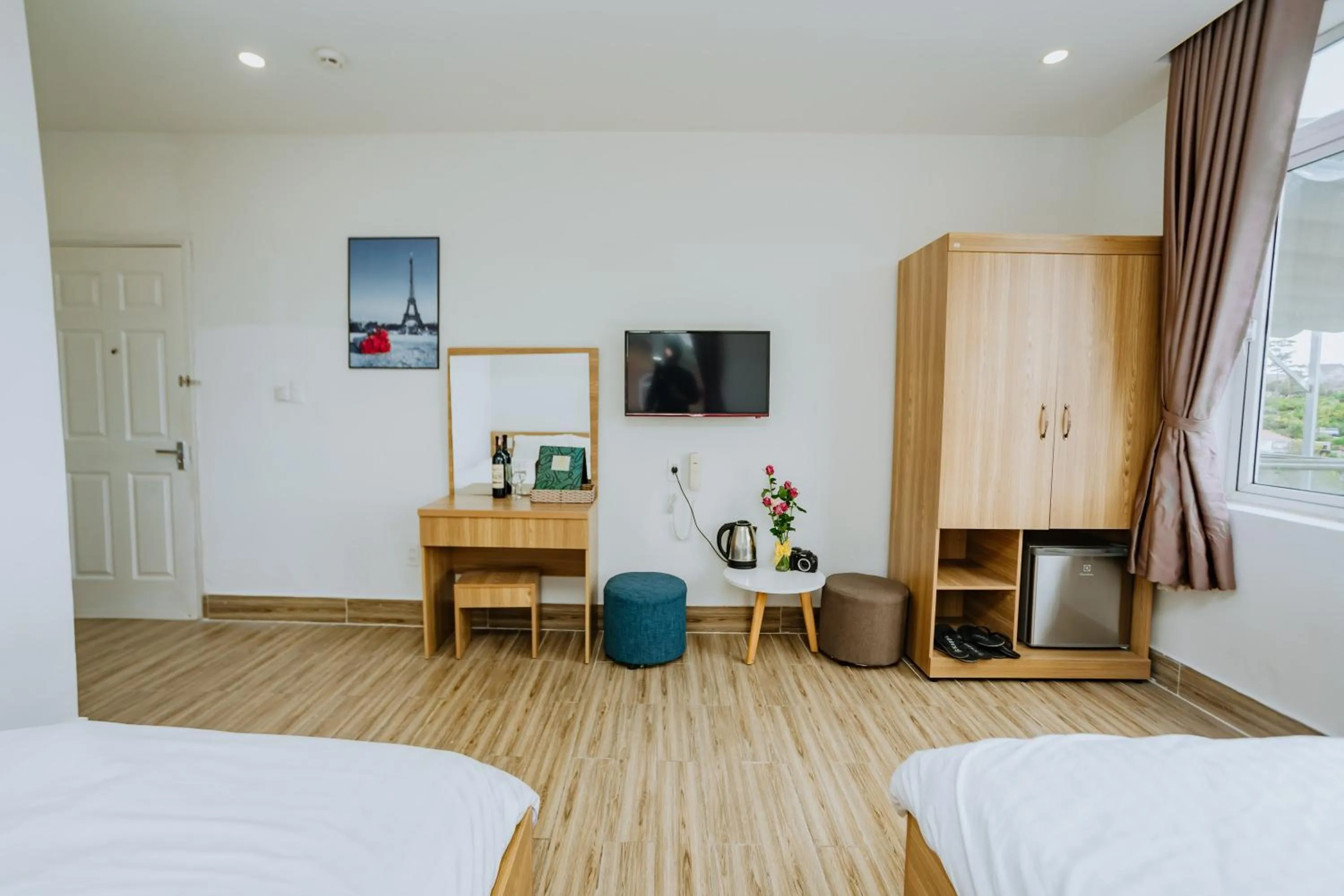 hair dresser, Bed in Lacami Dalat Hotel