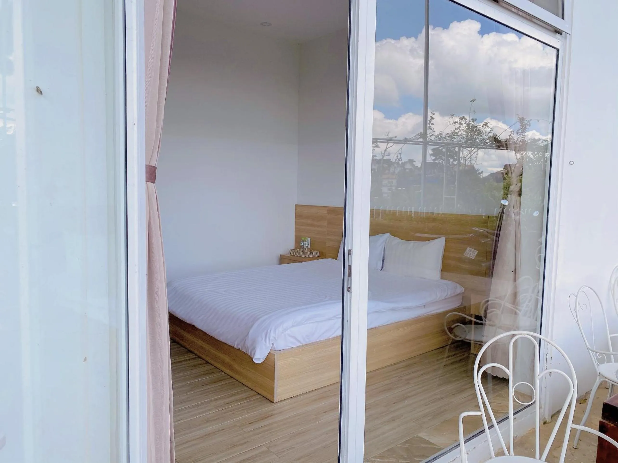 Patio, Bed in Lacami Dalat Hotel