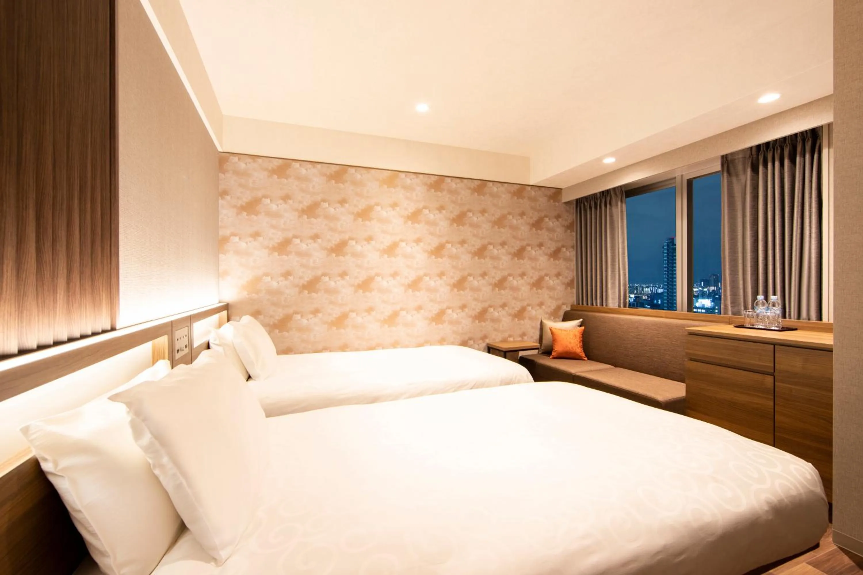 Photo of the whole room, Bed in karaksa hotel grande Shin-Osaka Tower