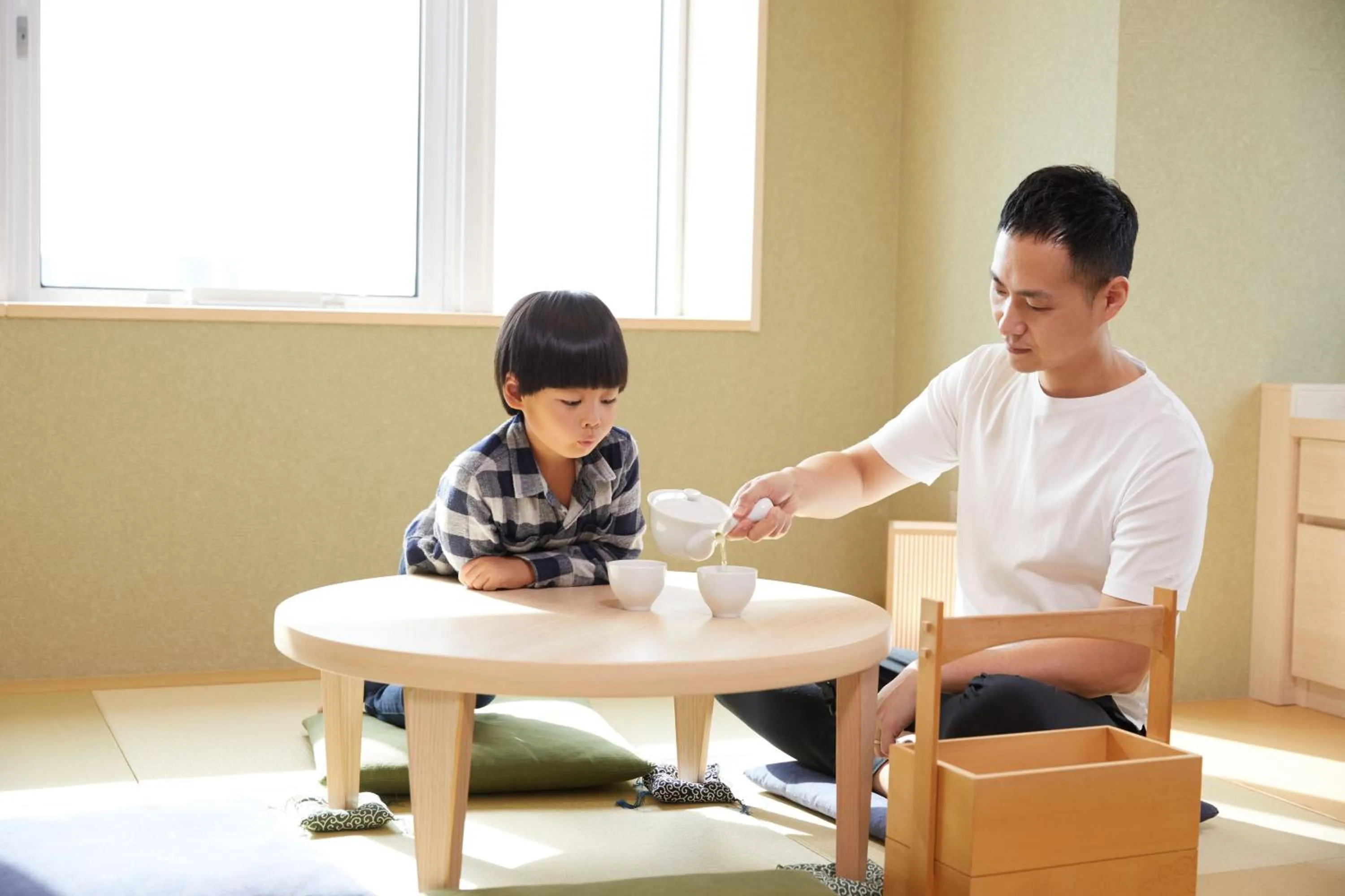 People in karaksa hotel grande Shin-Osaka Tower