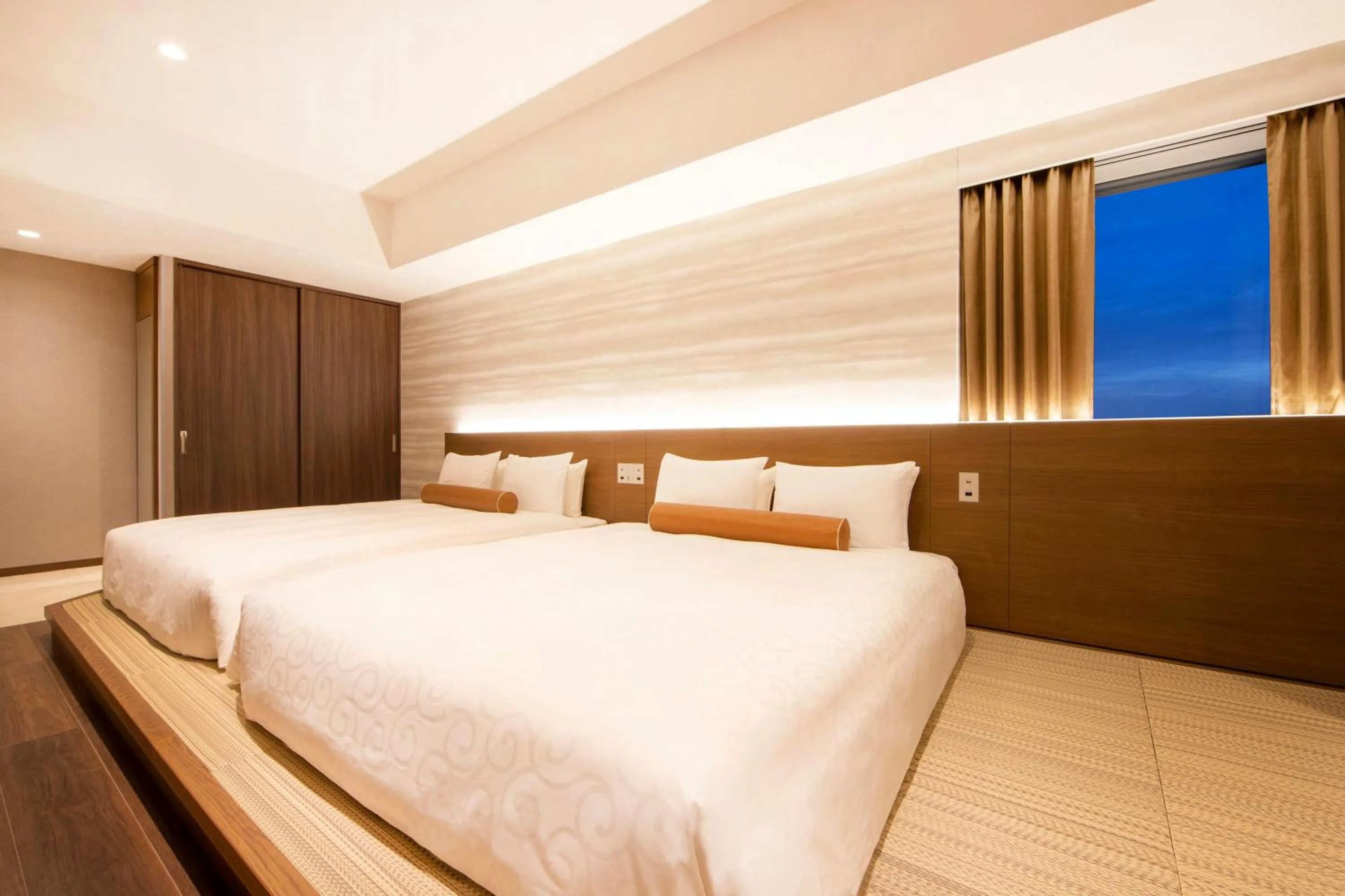 Photo of the whole room, Bed in karaksa hotel grande Shin-Osaka Tower