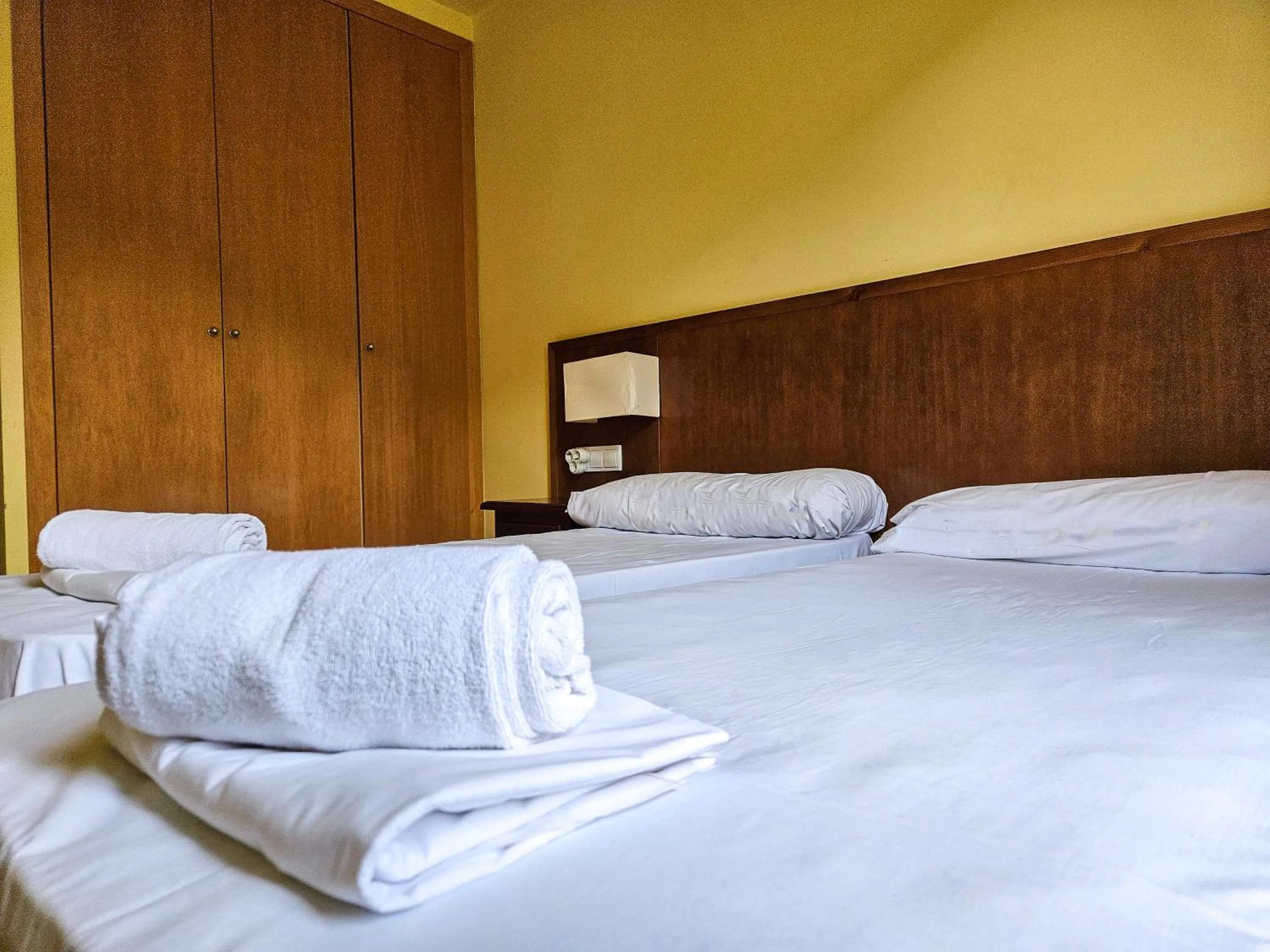 Bedroom, Bed in Apartamentos Canillo Ribagrossa 3000