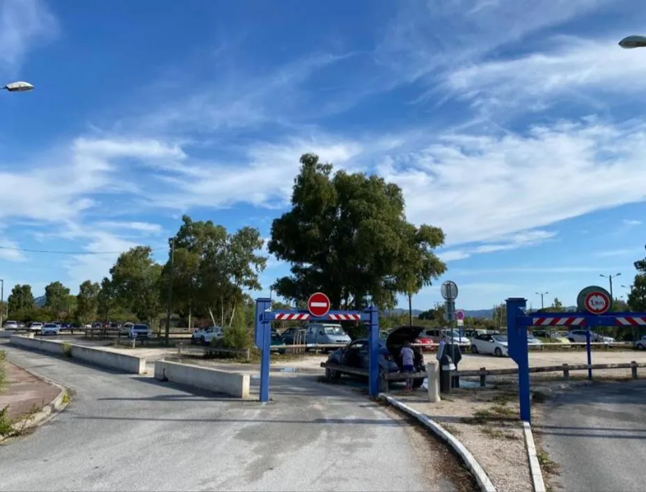 Parking in Hôtel Le Méditerranée