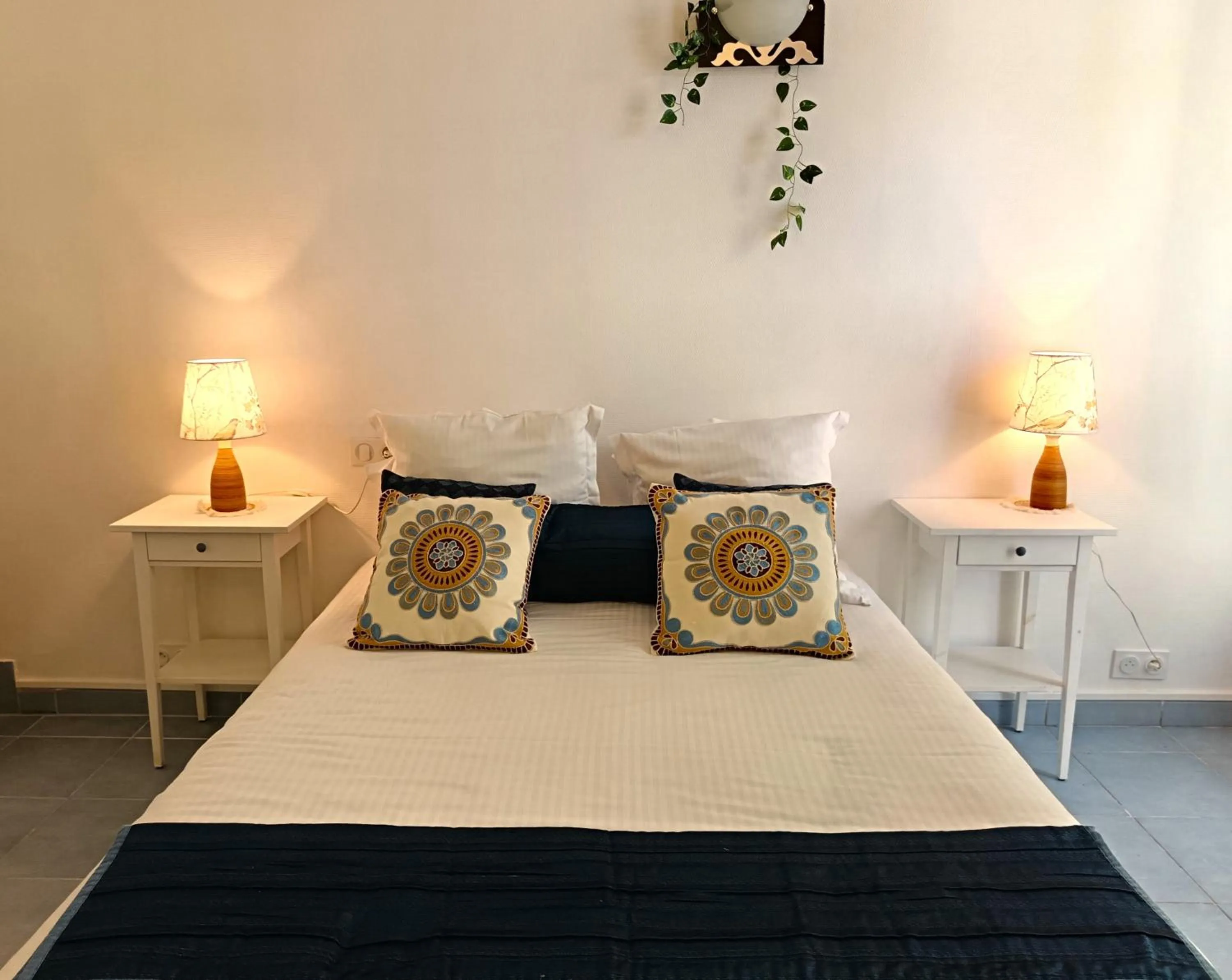 Bedroom, Bed in Hôtel Le Méditerranée