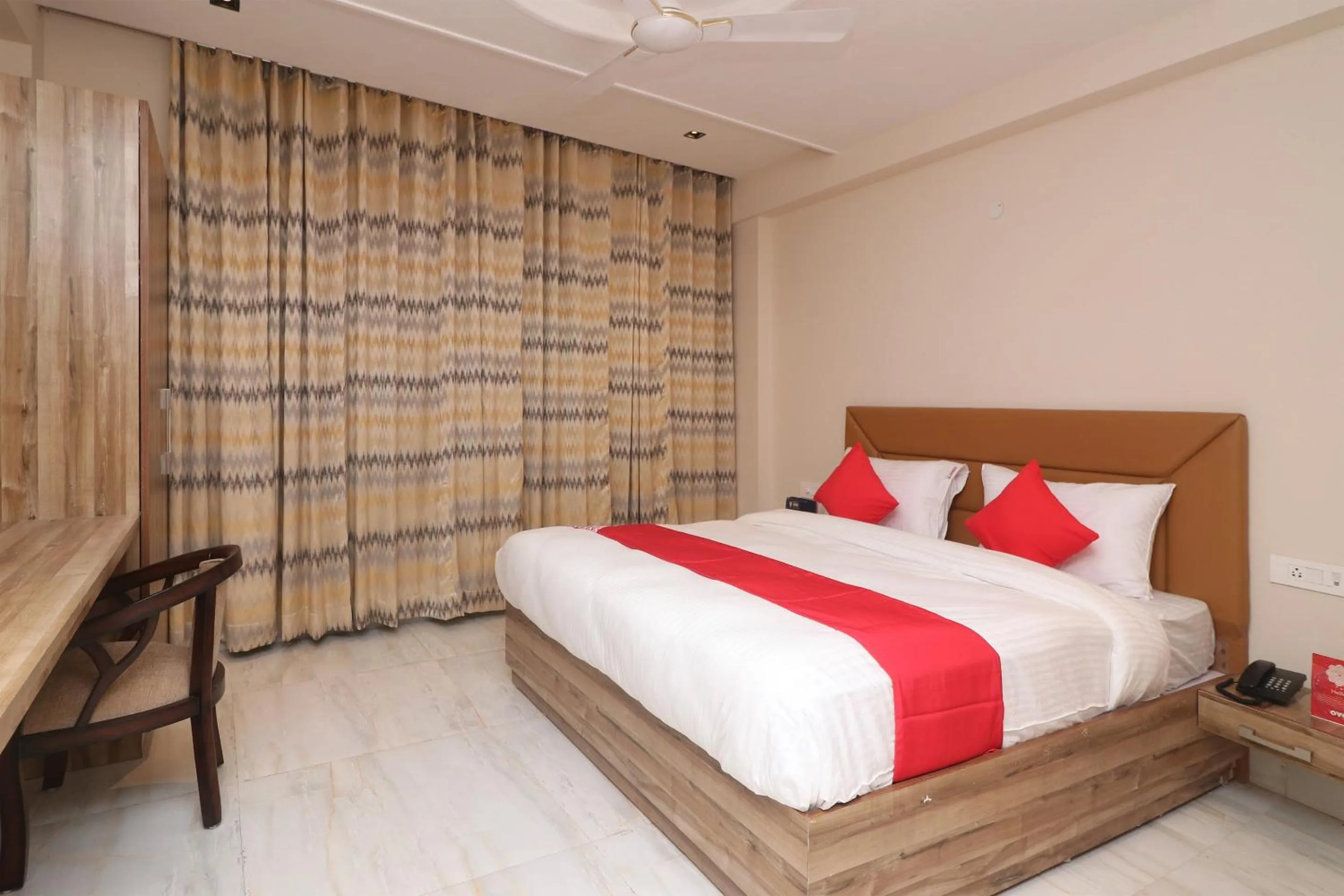 Bedroom, Bed in Hotel O Brent wood