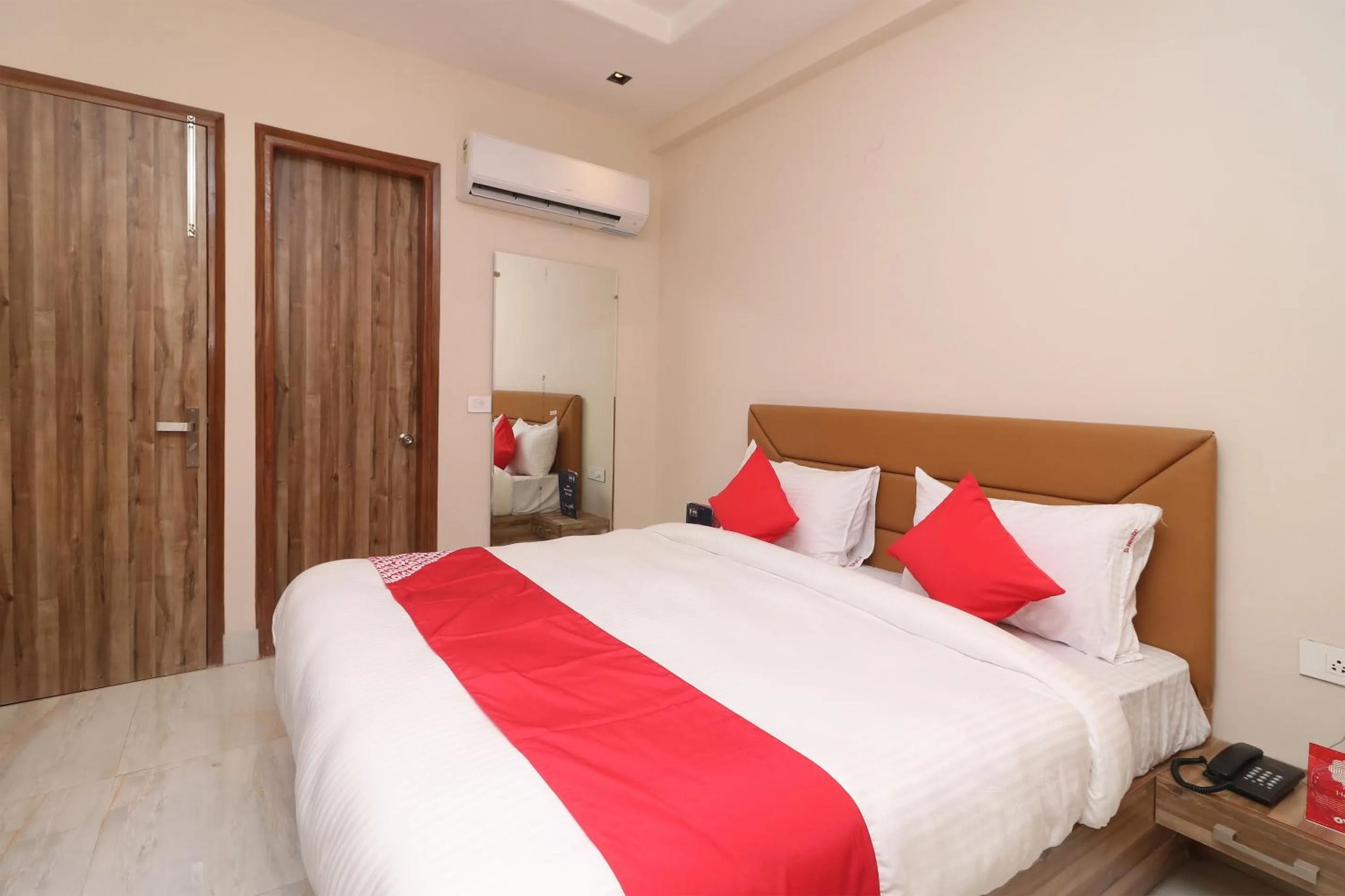Bathroom, Bed in Hotel O Brent wood